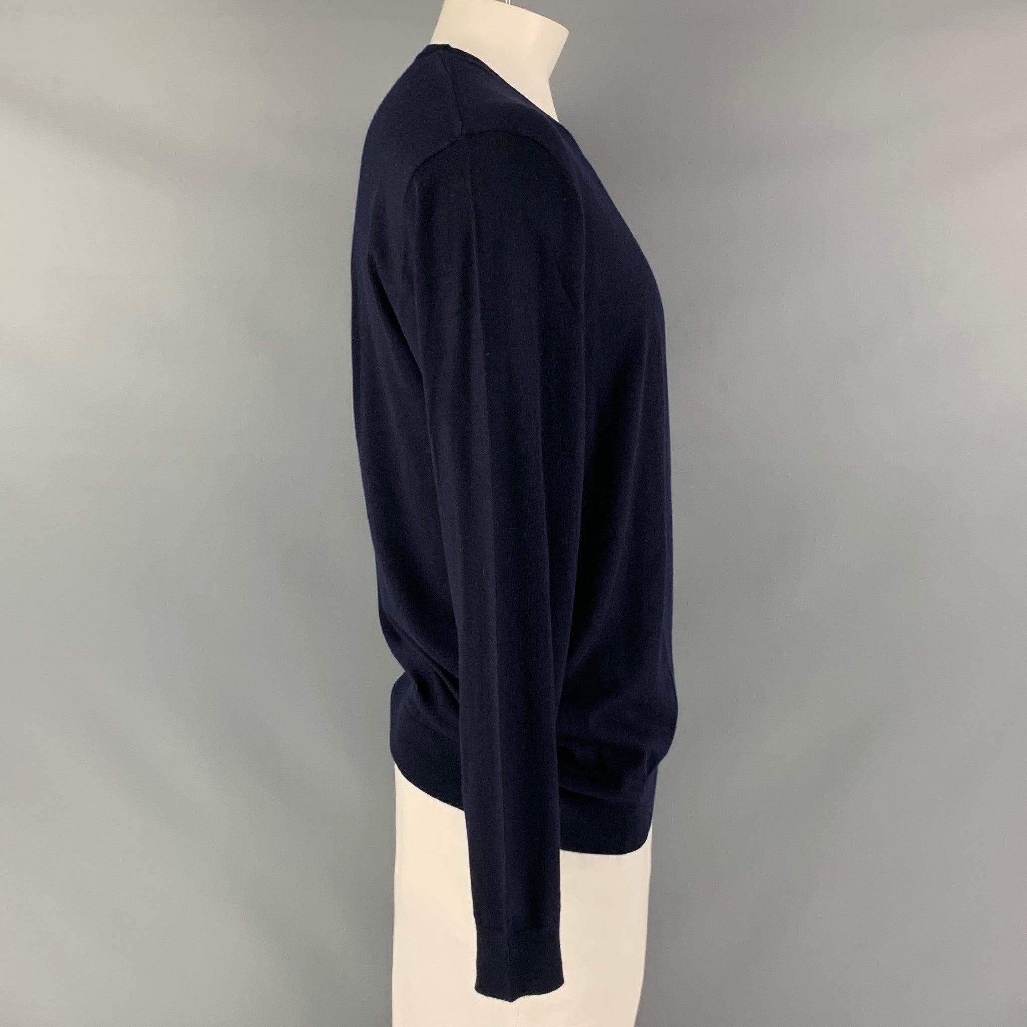 KITON pullover comes in a navy cashmere and silk knit featuring ribbed hem, and a V-neck. Made in Italy.Excellent Pre-Owned Condition. 

Marked:   L/ 52 

Measurements: 
 
Shoulder: 19 inches Chest: 48 inches Sleeve: 26 inches Length: 28.5 inches 

