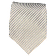 KITON Cravate en soie à rayures diagonales blanc-bleu clair