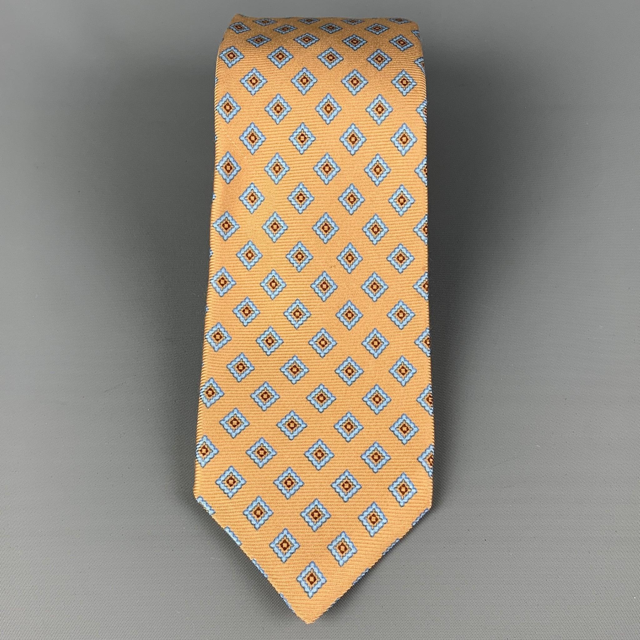 KITON necktie comes in a yellow & blue silk with a all over rhombus print. Made in Italy . Very Good Pre-Owned Condition.Width: 3.75 inches  Length: 62 inches 


  
  
 
Reference: 120381
Category: Tie
More Details
    
Brand:  KITON
Gender: 