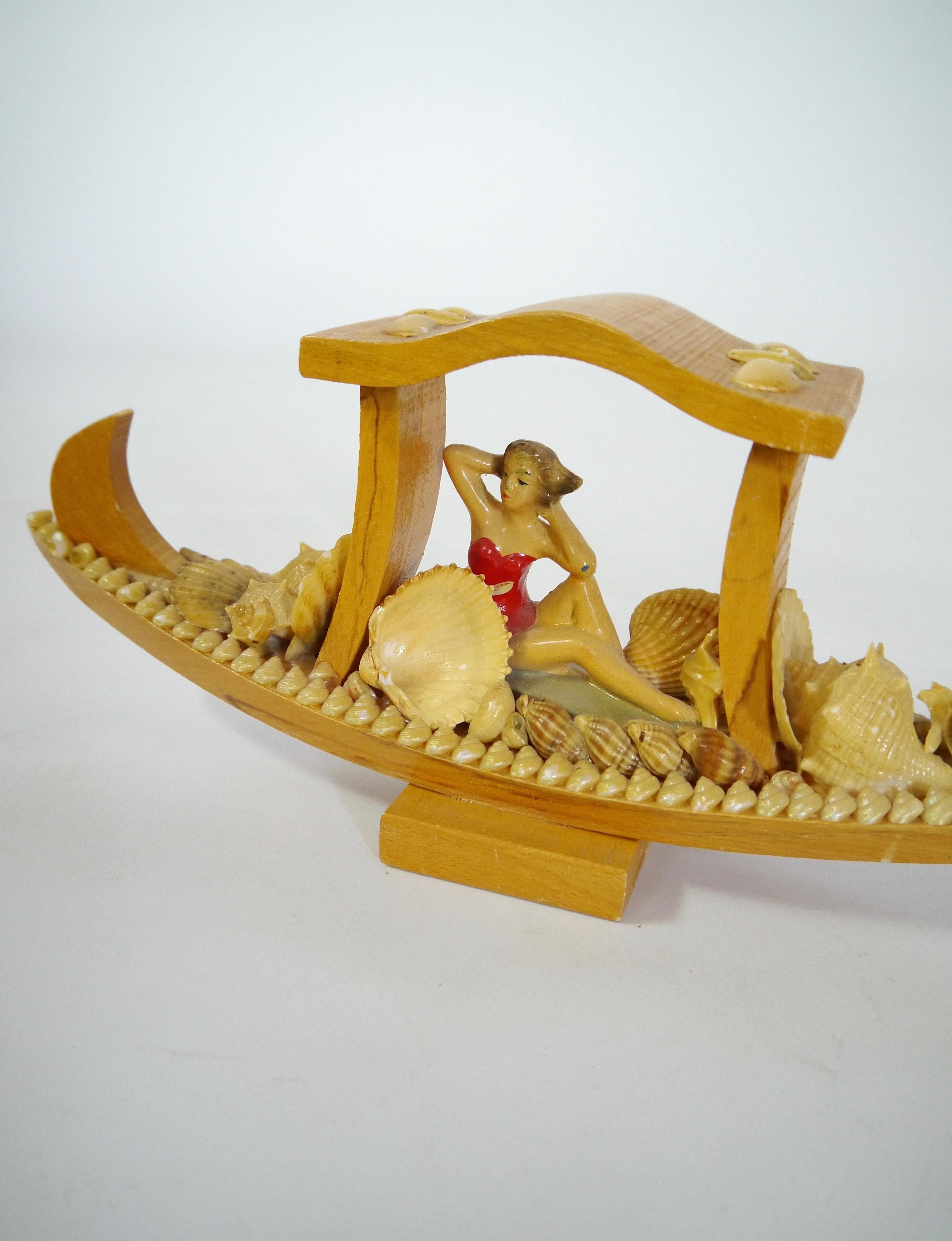 Kitsch Venice Gondola Souvenir with Seashells & Pin-Up Girl, Italy 1950s In Good Condition For Sale In Barcelona, ES