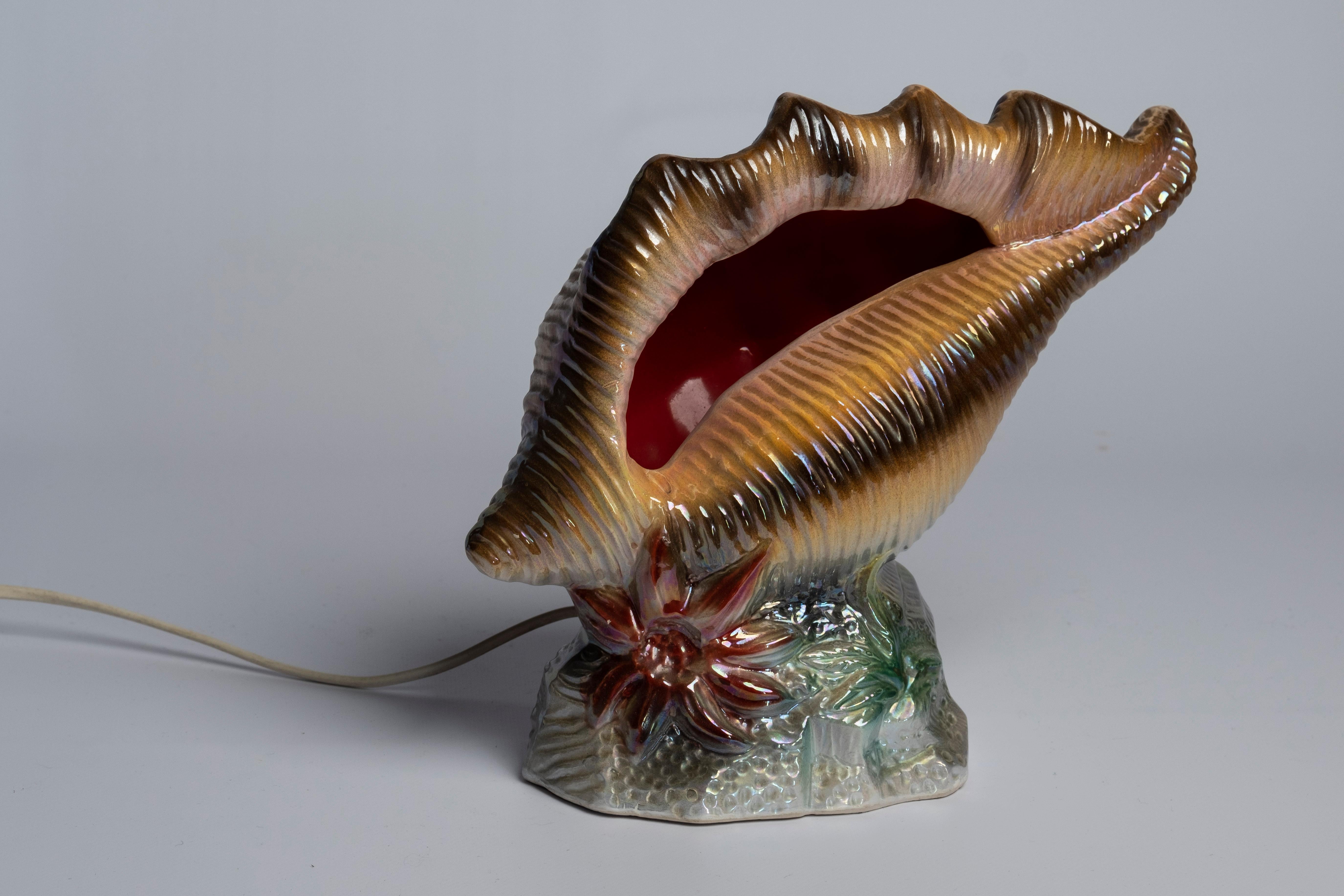 Amusing and kitschy ceramic lamp, midcentury Dutch, in the shape of a sea-shell. Marked 