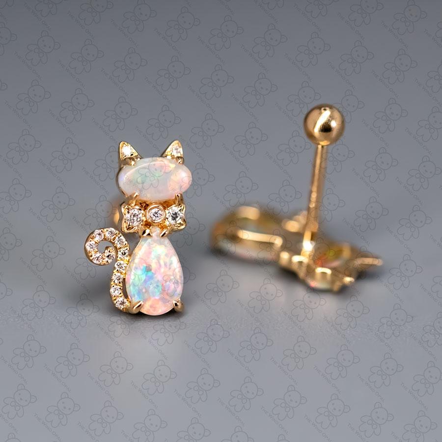 Kitten Cat Australian Opal Diamond Screw Back Stud Earrings 18K Gold In New Condition For Sale In Suwanee, GA