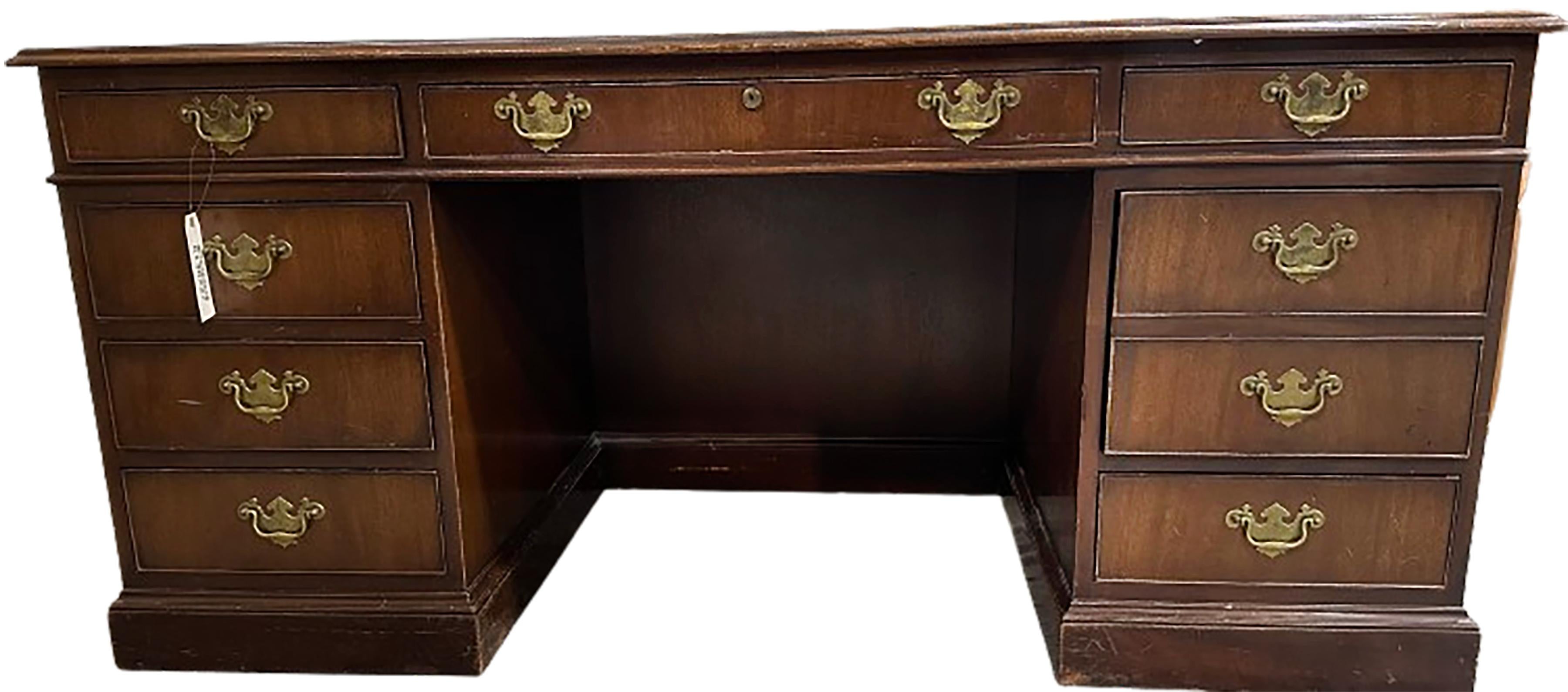 Kittenger Wood Lawyer's Desk In Good Condition For Sale In Dallas, TX