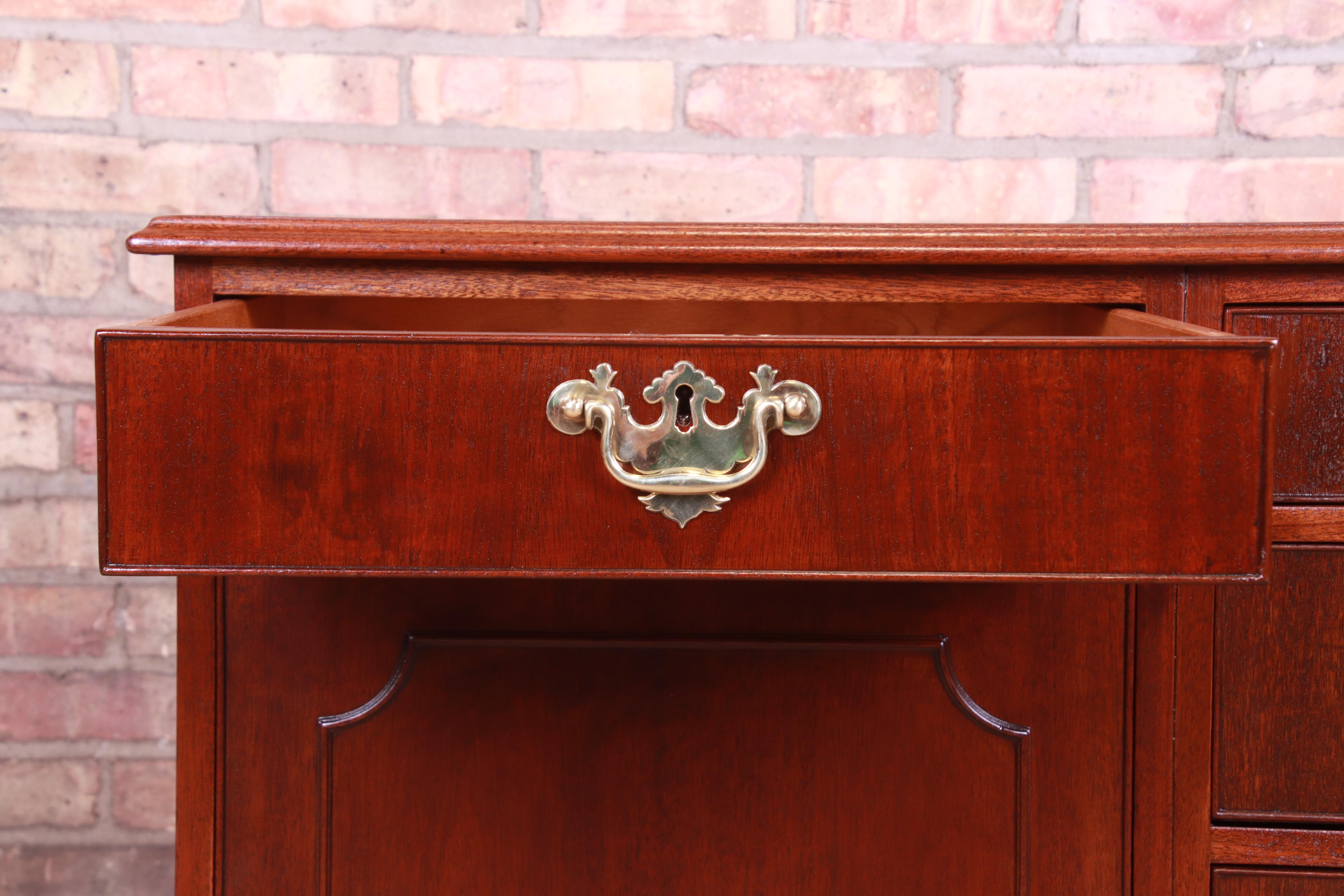 Kittinger American Chippendale Mahogany Credenza or Bar Cabinet, Refinished For Sale 7