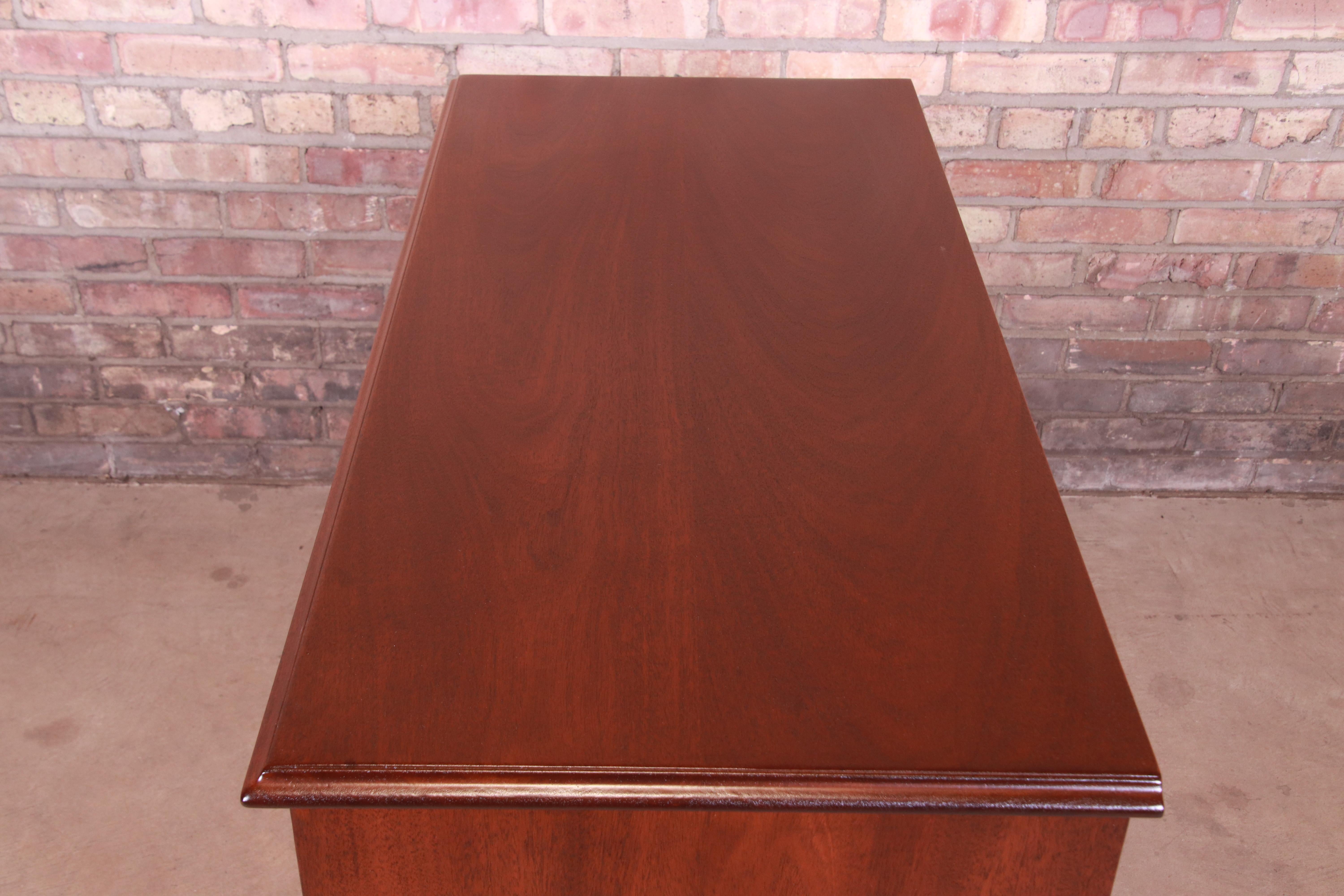 Kittinger American Chippendale Mahogany Credenza or Bar Cabinet, Refinished For Sale 13