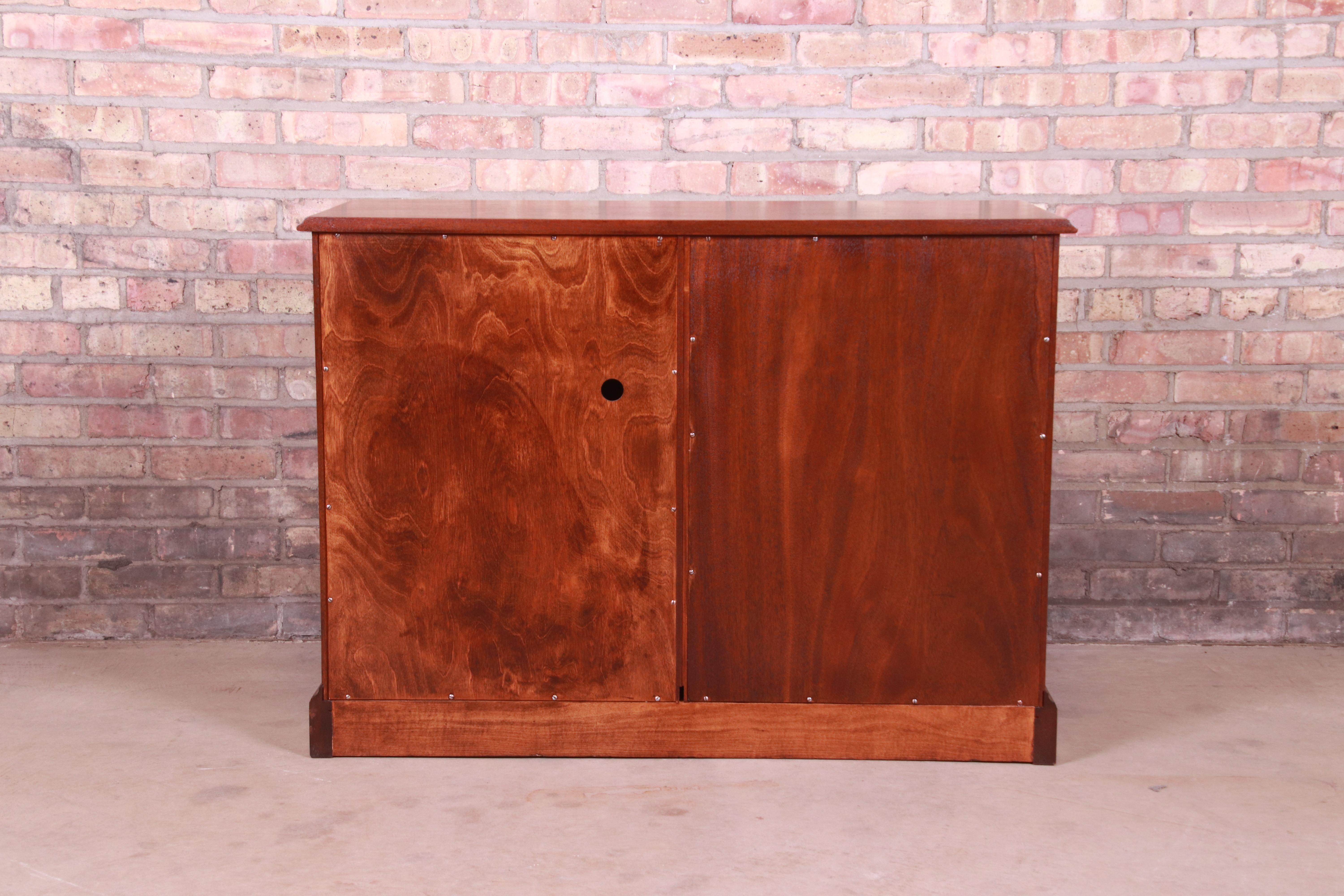 Kittinger American Chippendale Mahogany Credenza or Bar Cabinet, Refinished For Sale 15