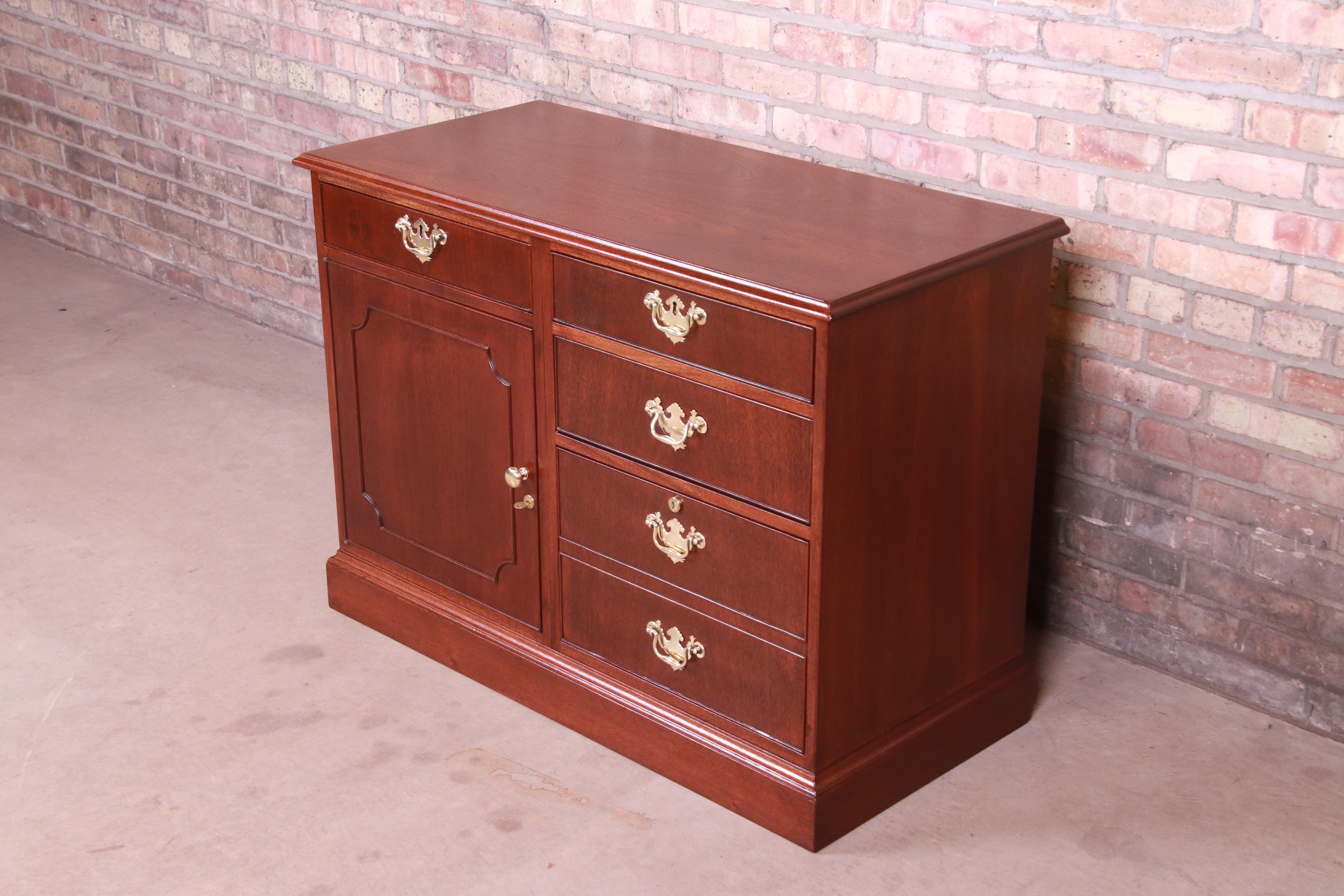 20th Century Kittinger American Chippendale Mahogany Credenza or Bar Cabinet, Refinished For Sale