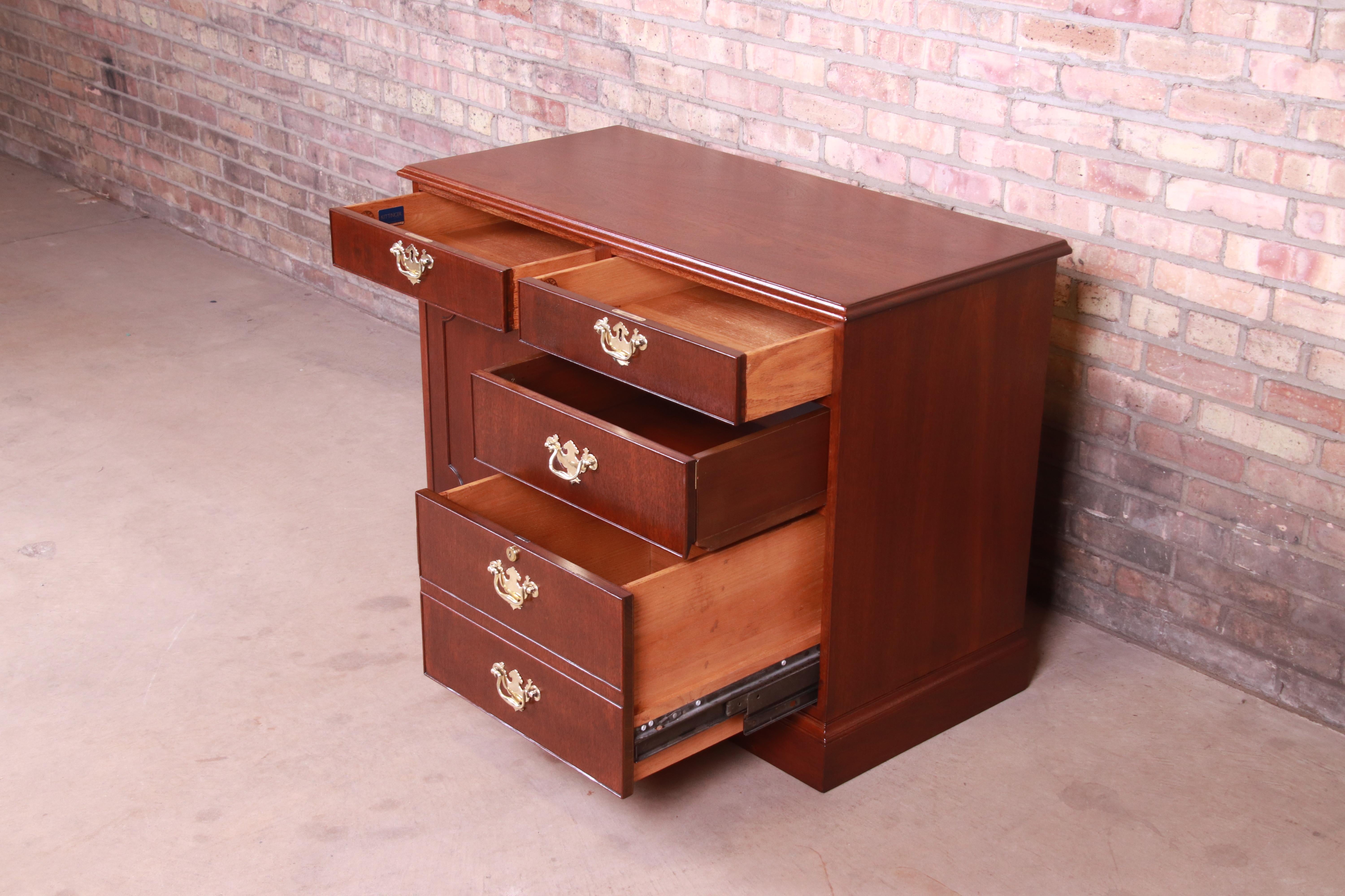 Kittinger American Chippendale Mahogany Credenza or Bar Cabinet, Refinished For Sale 3