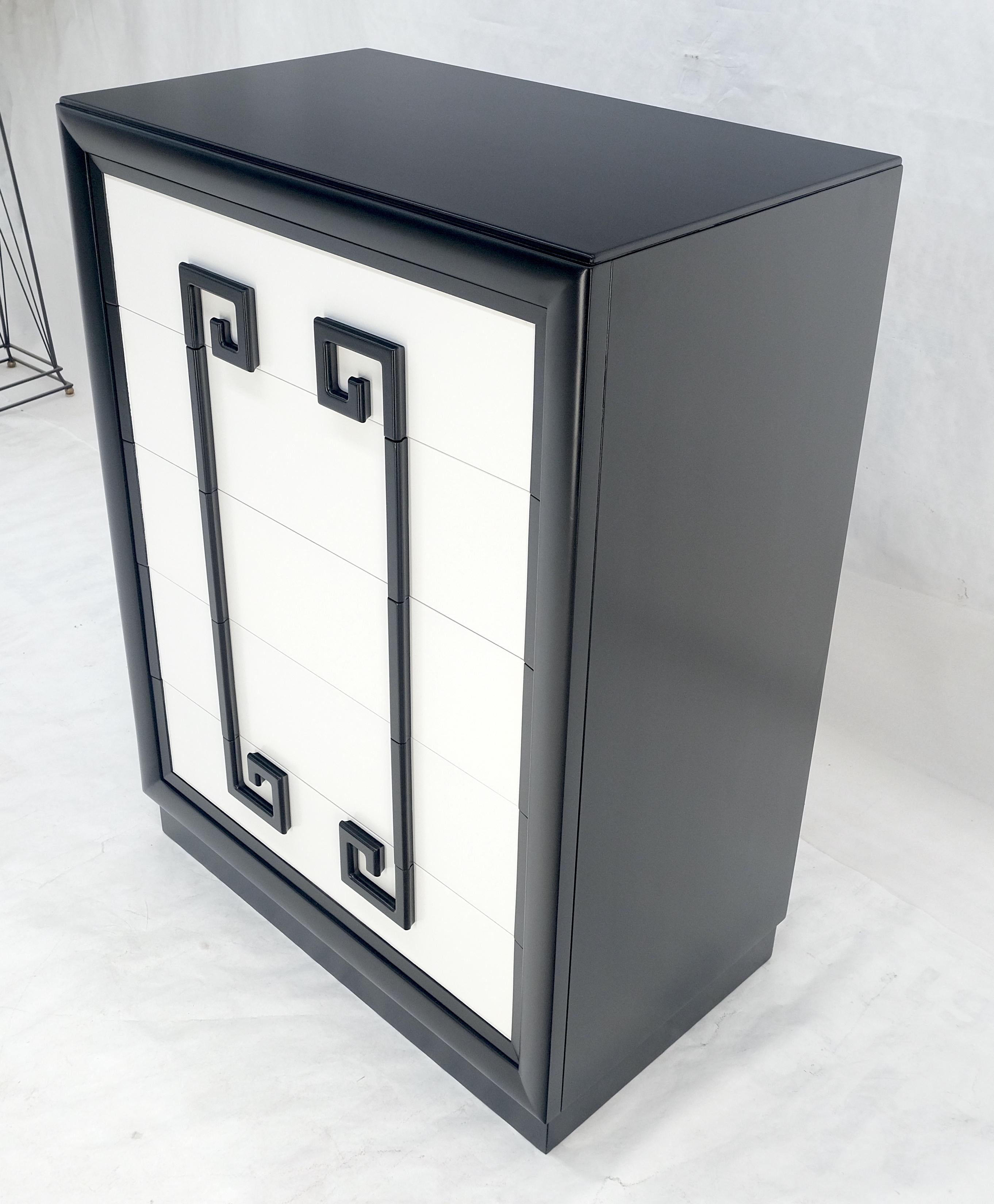 ¡Kittinger Cómoda Mandarina Lacada en Blanco y Negro 5 Cajones MINT! en venta 5