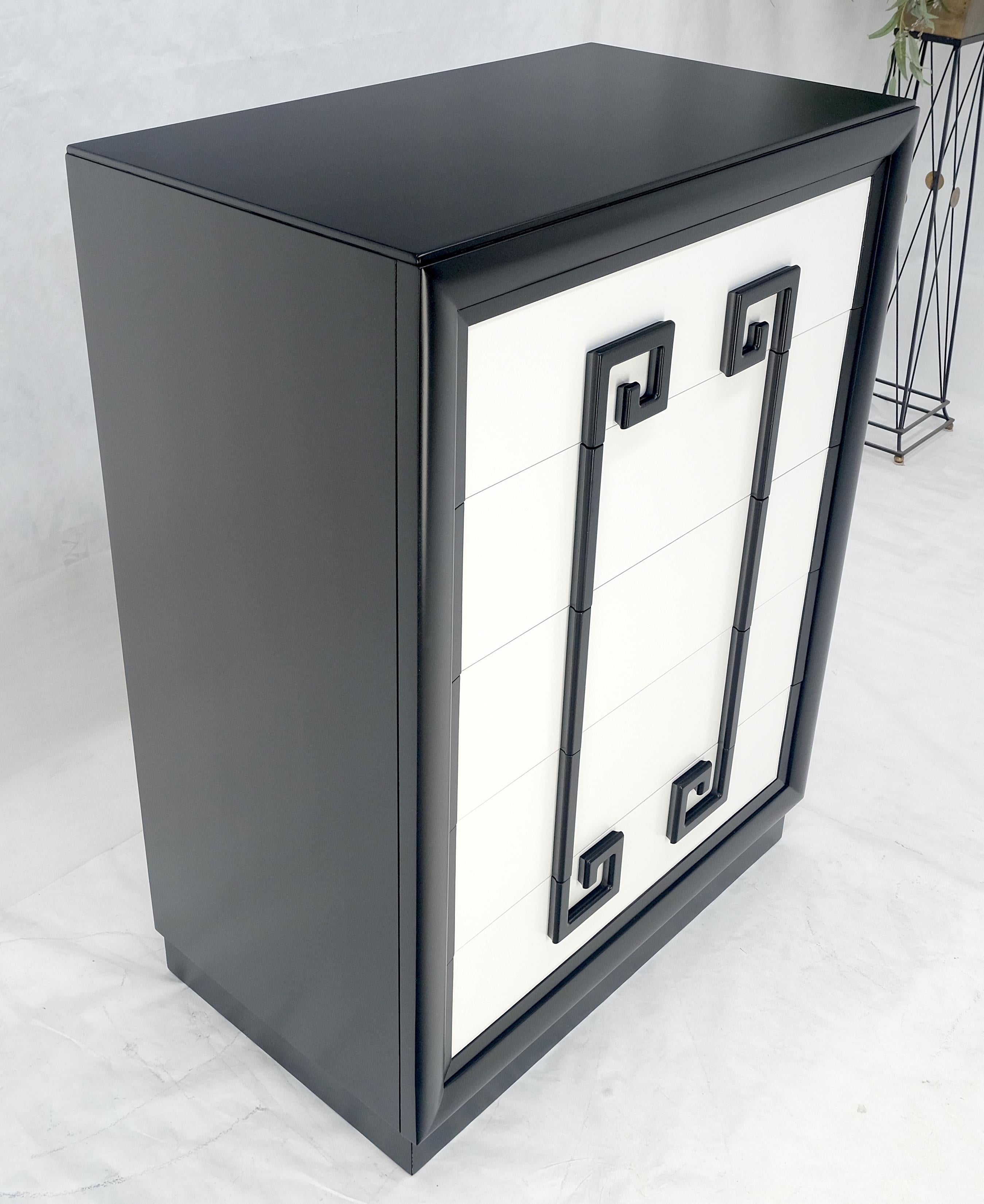¡Kittinger Cómoda Mandarina Lacada en Blanco y Negro 5 Cajones MINT! en venta 7