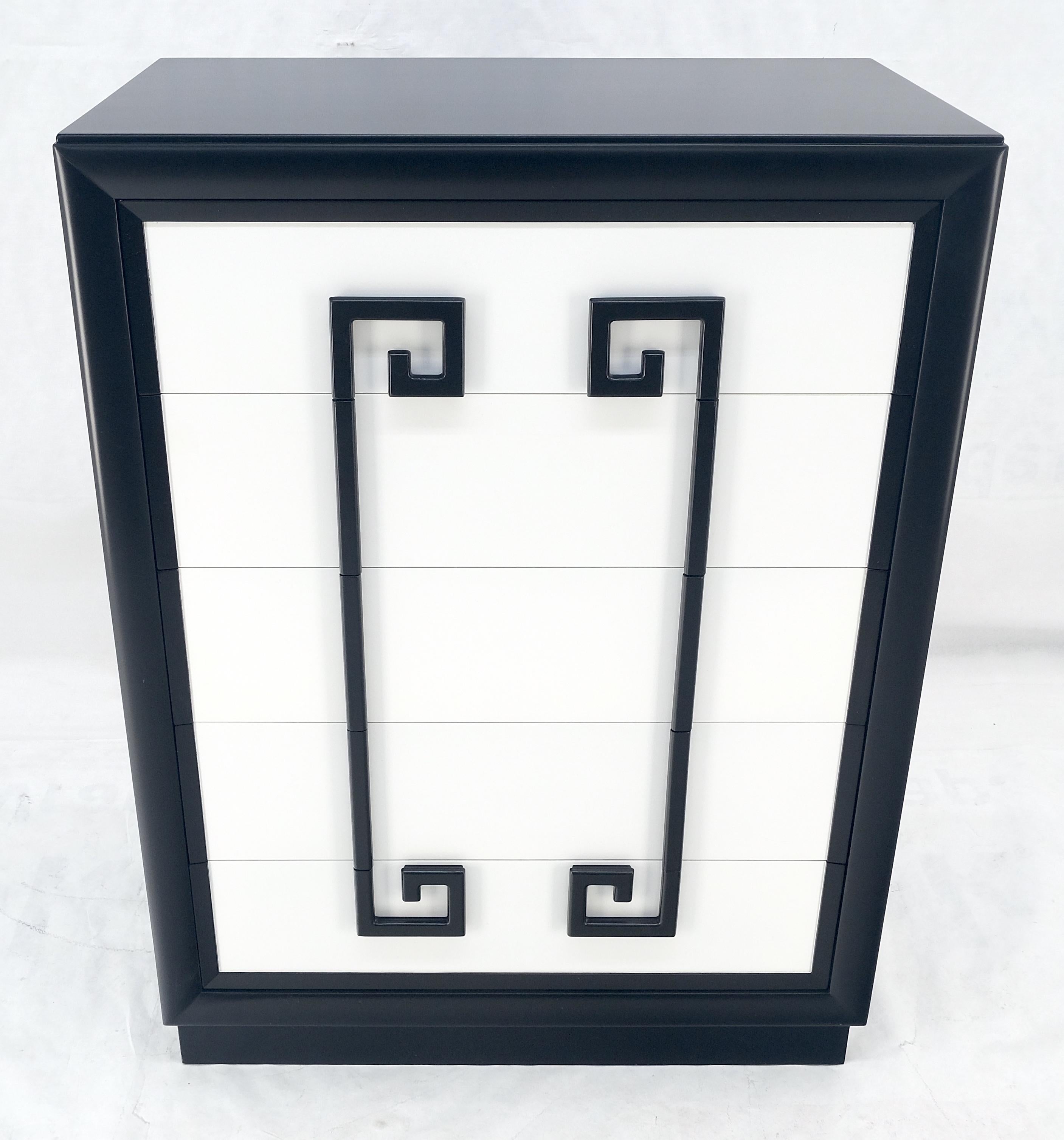¡Kittinger Cómoda Mandarina Lacada en Blanco y Negro 5 Cajones MINT! Estadounidense en venta