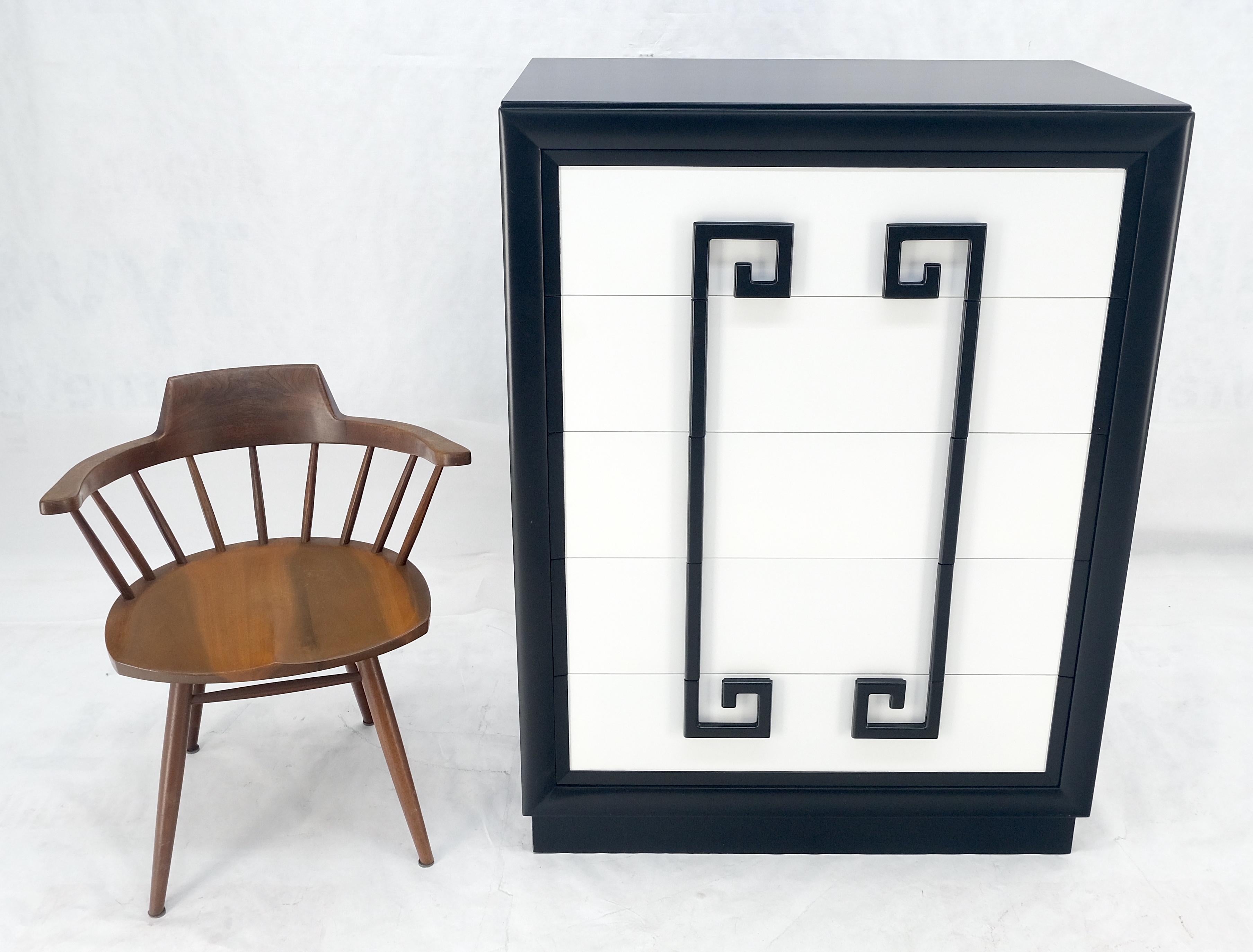 ¡Kittinger Cómoda Mandarina Lacada en Blanco y Negro 5 Cajones MINT! en venta 1