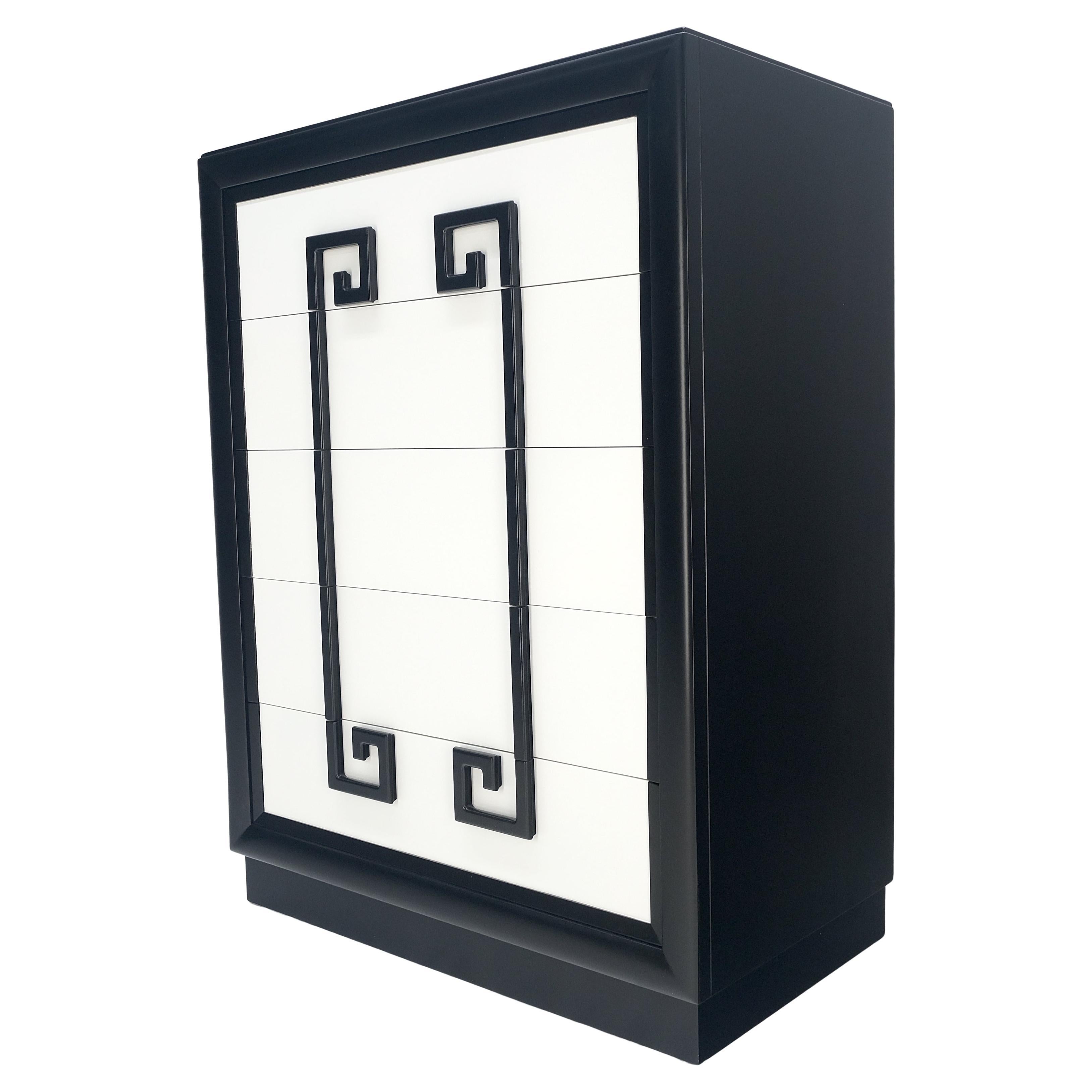 ¡Kittinger Cómoda Mandarina Lacada en Blanco y Negro 5 Cajones MINT! en venta