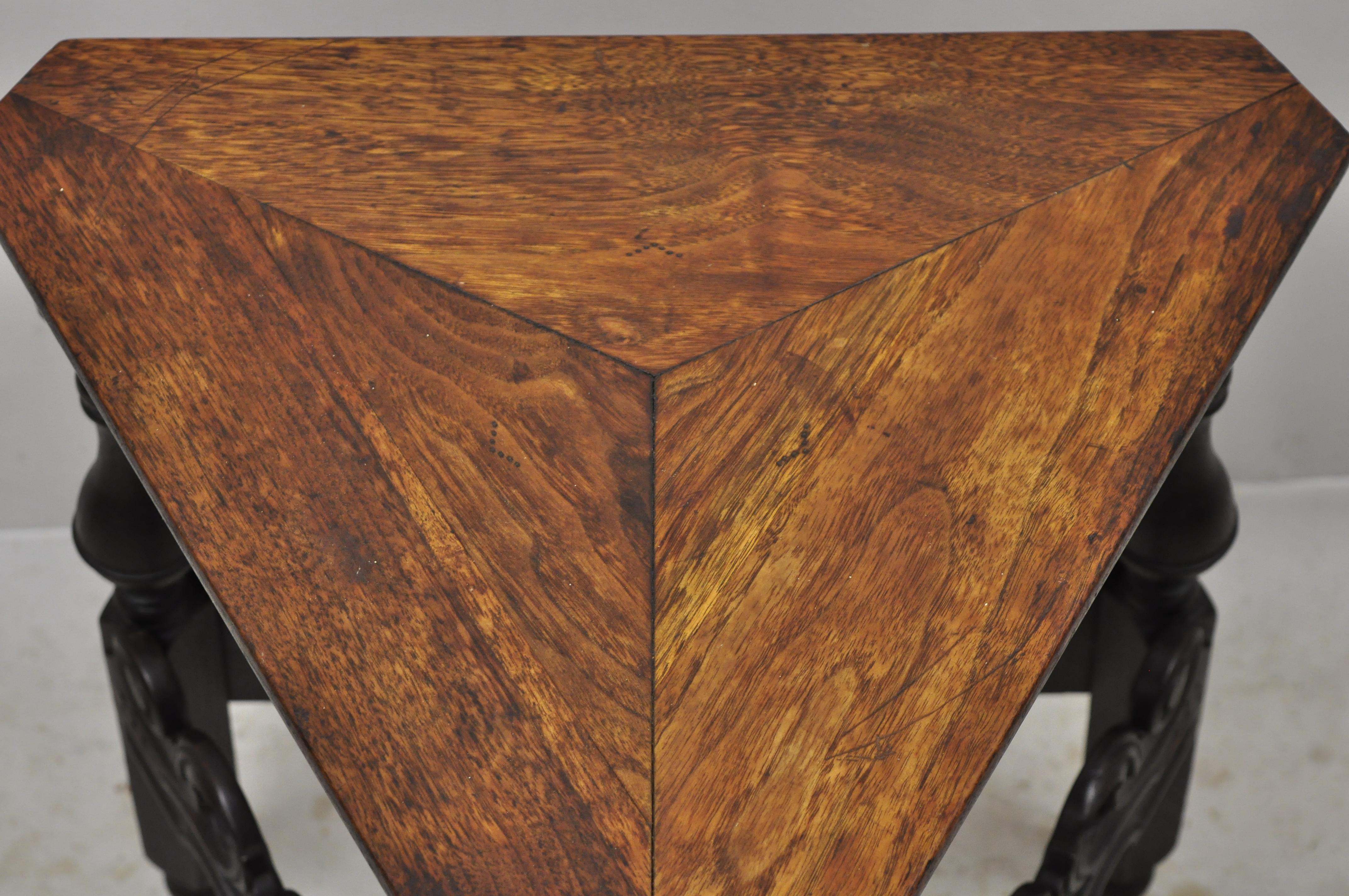 Kittinger Buffalo Spanish Renaissance Walnut Triangle Occasional Side Table In Good Condition In Philadelphia, PA