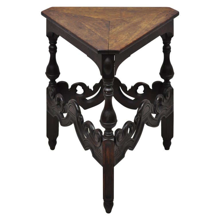 Kittinger Buffalo Spanish Renaissance Walnut Triangle Occasional Side