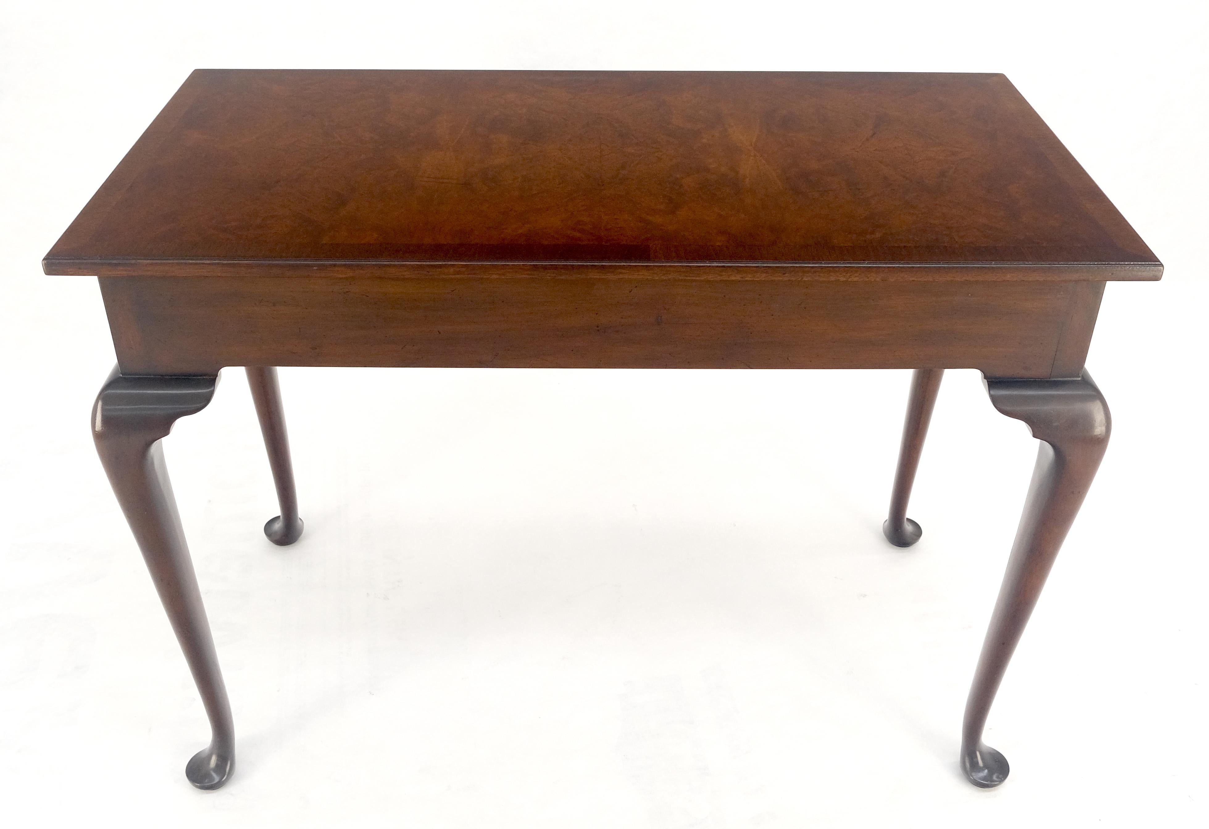 Kittinger Consola de madera de nogal de 3 cajones Queen Anne Mesa de escritorio MENTA en venta 3