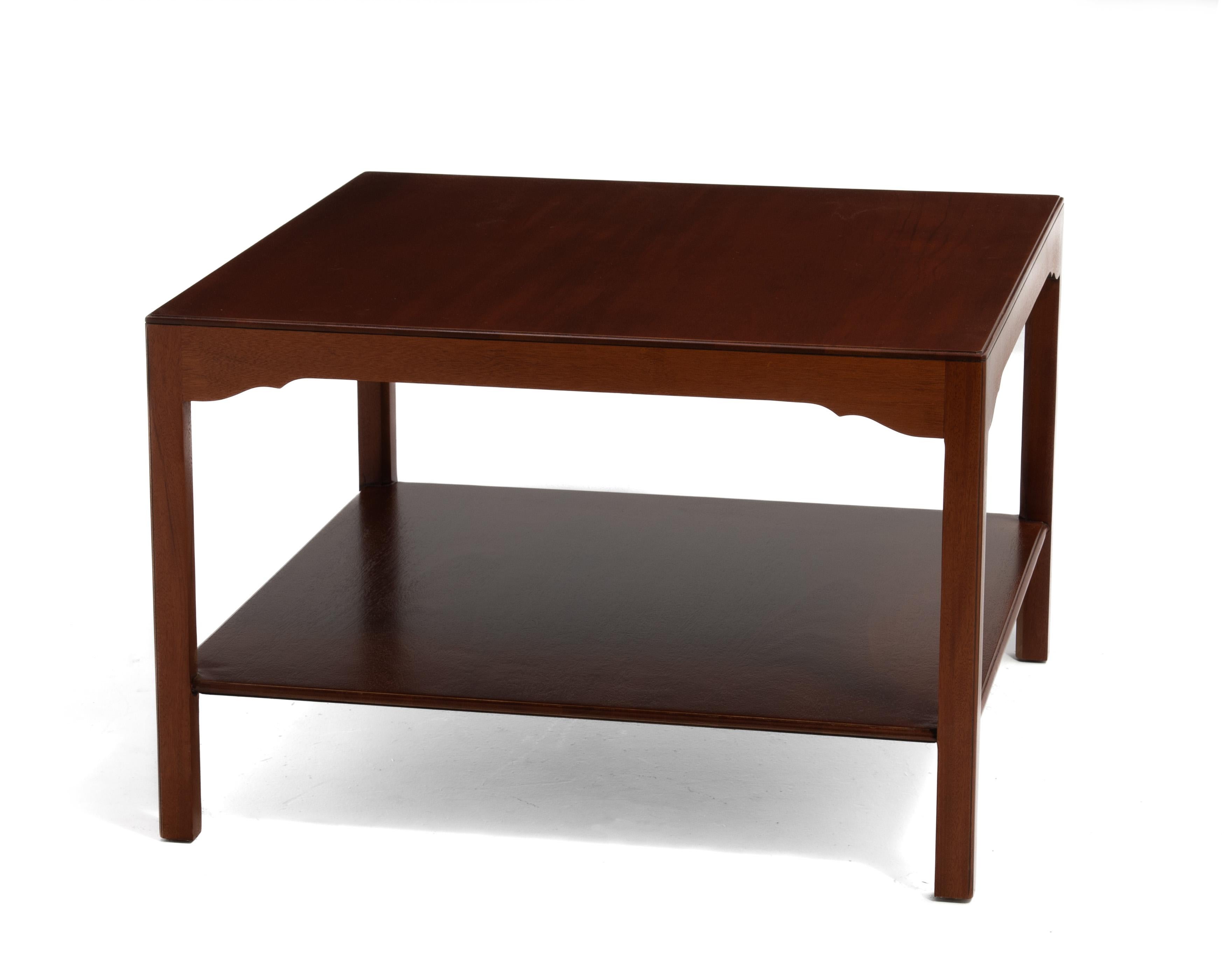 Kittinger Castile New York Georgian Collection Mahagoni Couchtisch (amerikanisch) im Angebot