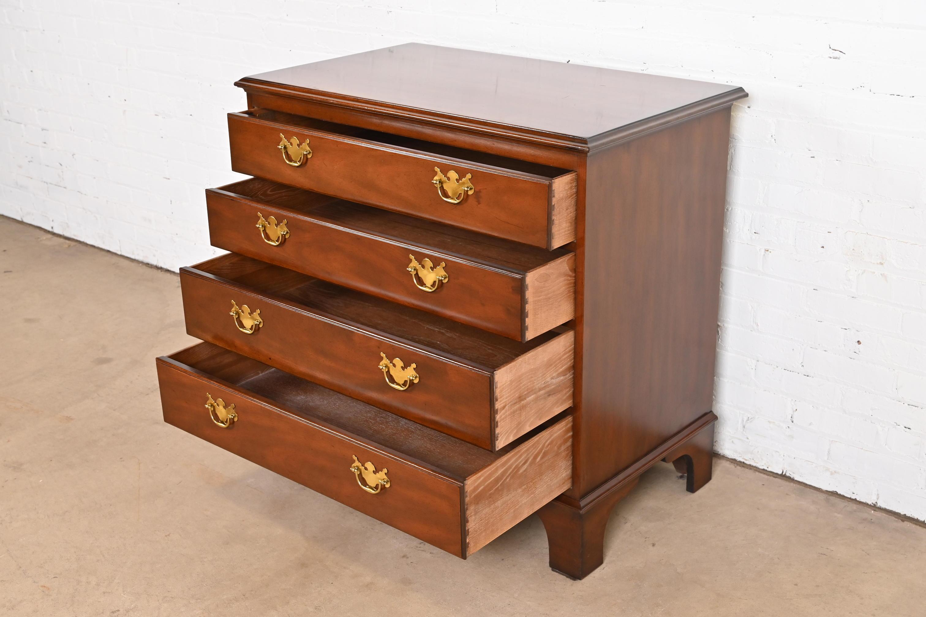Baúl de cuatro cajones Kittinger Chippendale Colonial Williamsburg Caoba en venta 1