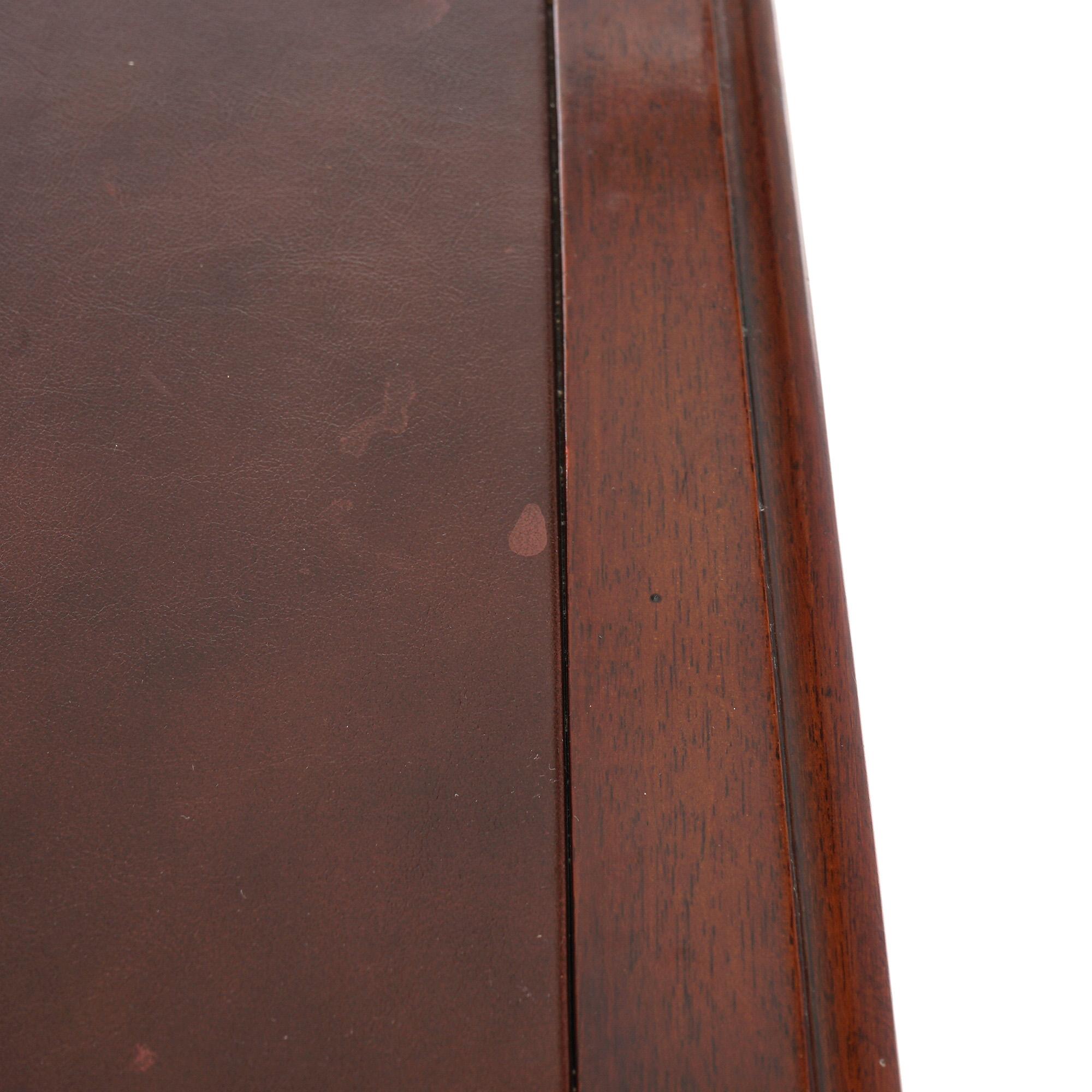 Kittinger Chippendale Style Mahogany Knee Hole Desk with Drawer Towers 20thC For Sale 5
