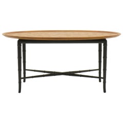 Table basse Kittinger avec pieds en faux bambou incisé sur le dessus