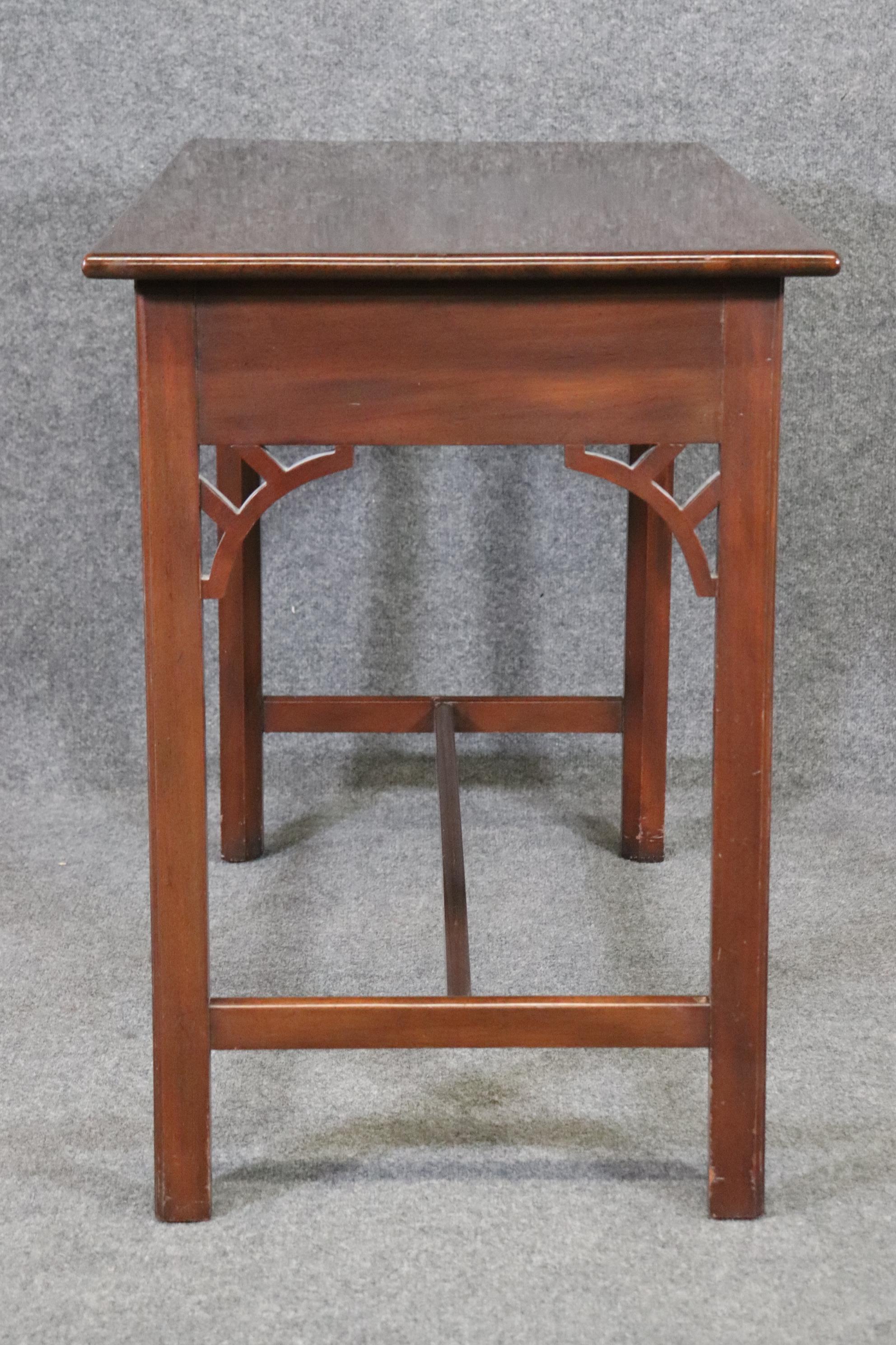 Fin du 20e siècle Kittinger Table à écrire en acajou de la collection Colonial Williamsburg  en vente