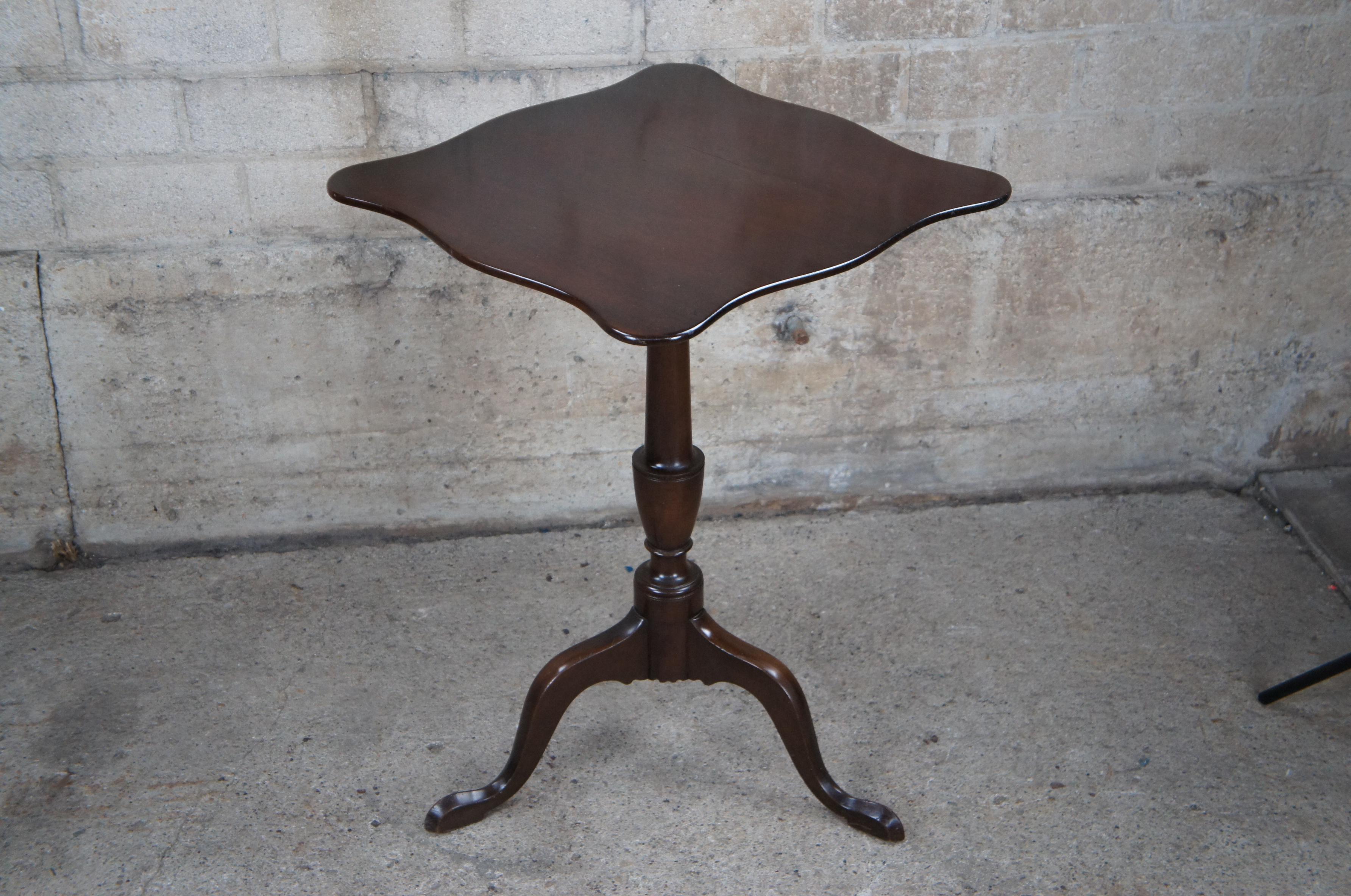 Kittinger Colonial Williamsburg Federal Mahogany Tilt Top Table Candle Stand For Sale 1