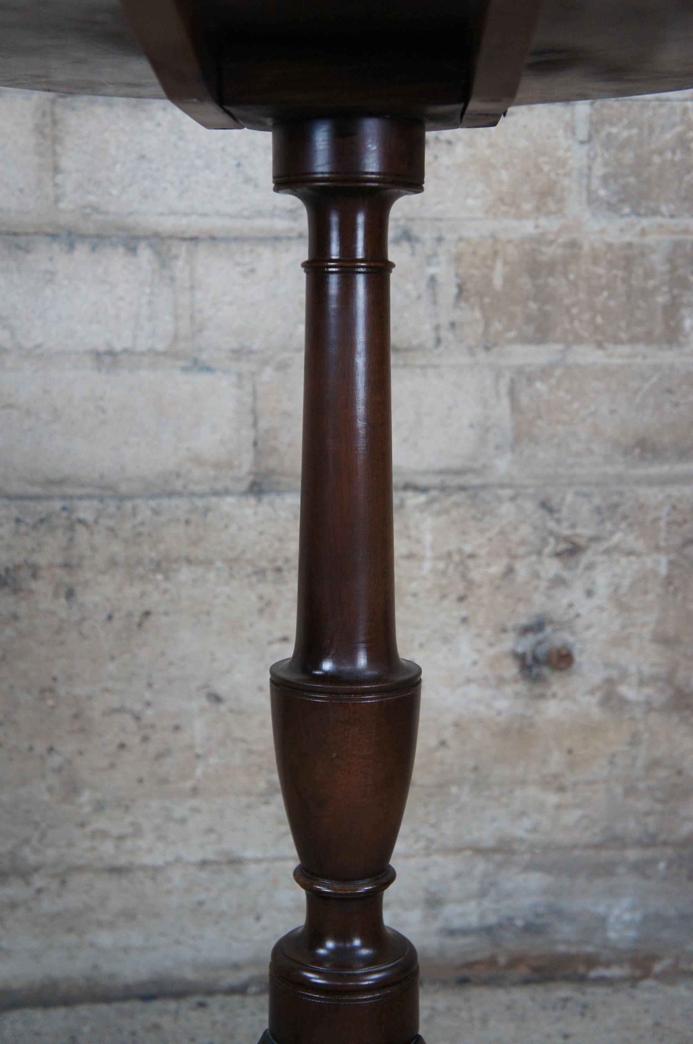 Kittinger - Support de bougie de table en acajou à plateau basculant Colonial Williamsburg Federal en vente 2