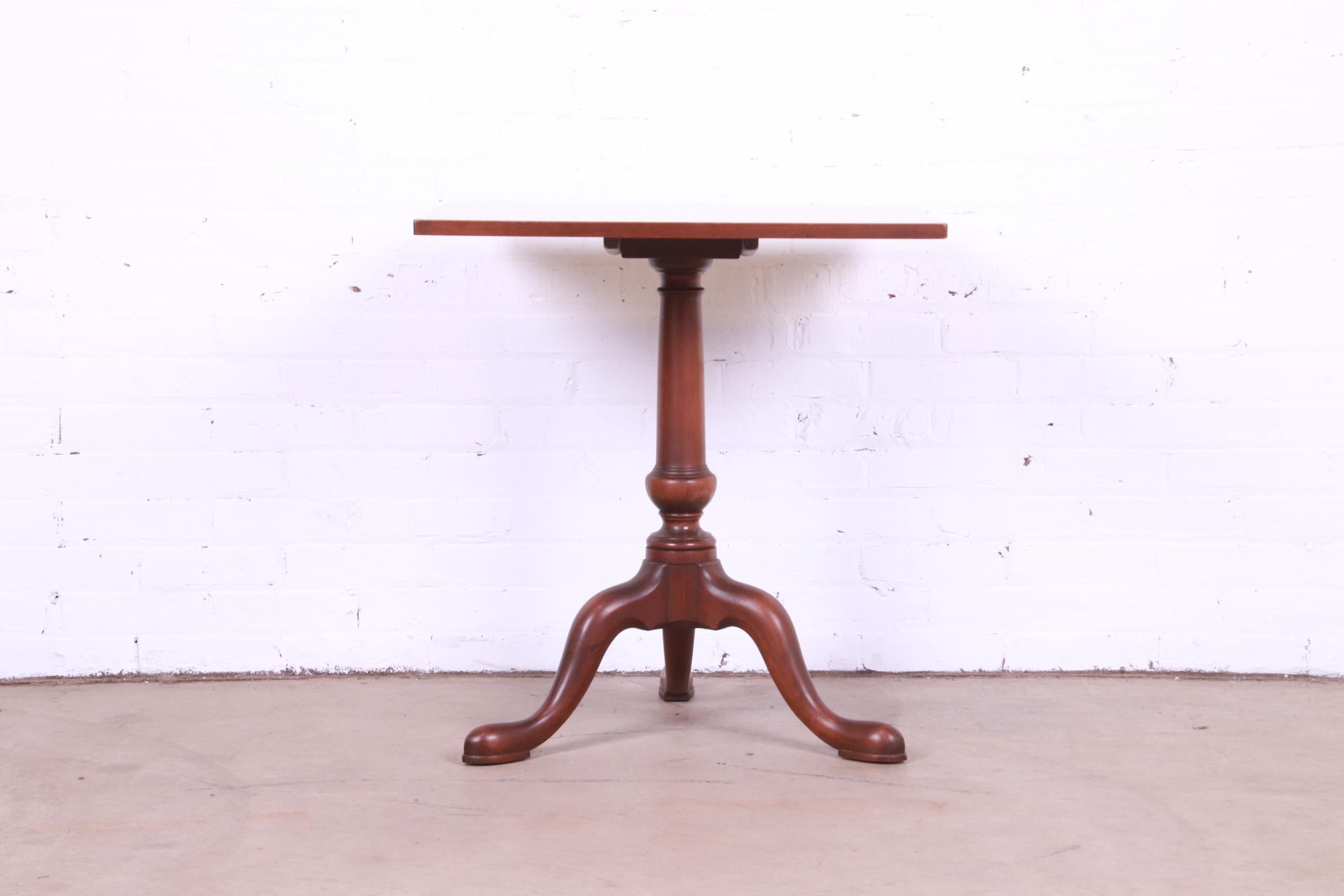 Kittinger Colonial Williamsburg Georgian Mahogany Pedestal Tea Table For Sale 5