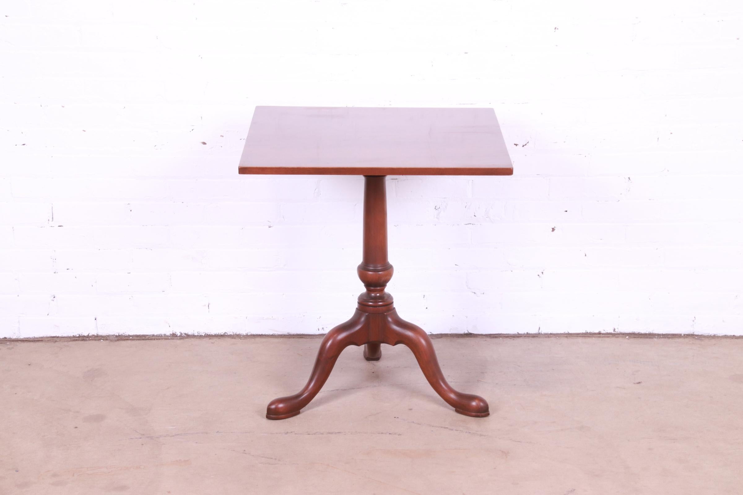 Kittinger Colonial Williamsburg Georgian Mahogany Pedestal Tea Table For Sale 4