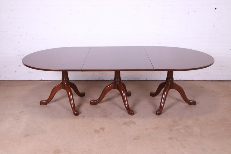 Kittinger Colonial Williamsburg Georgian Mahogany Triple Pedestal Dining Table For Sale 3