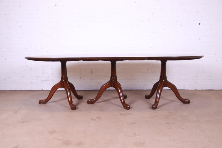 Kittinger Colonial Williamsburg Georgian Mahogany Triple Pedestal Dining Table For Sale 4