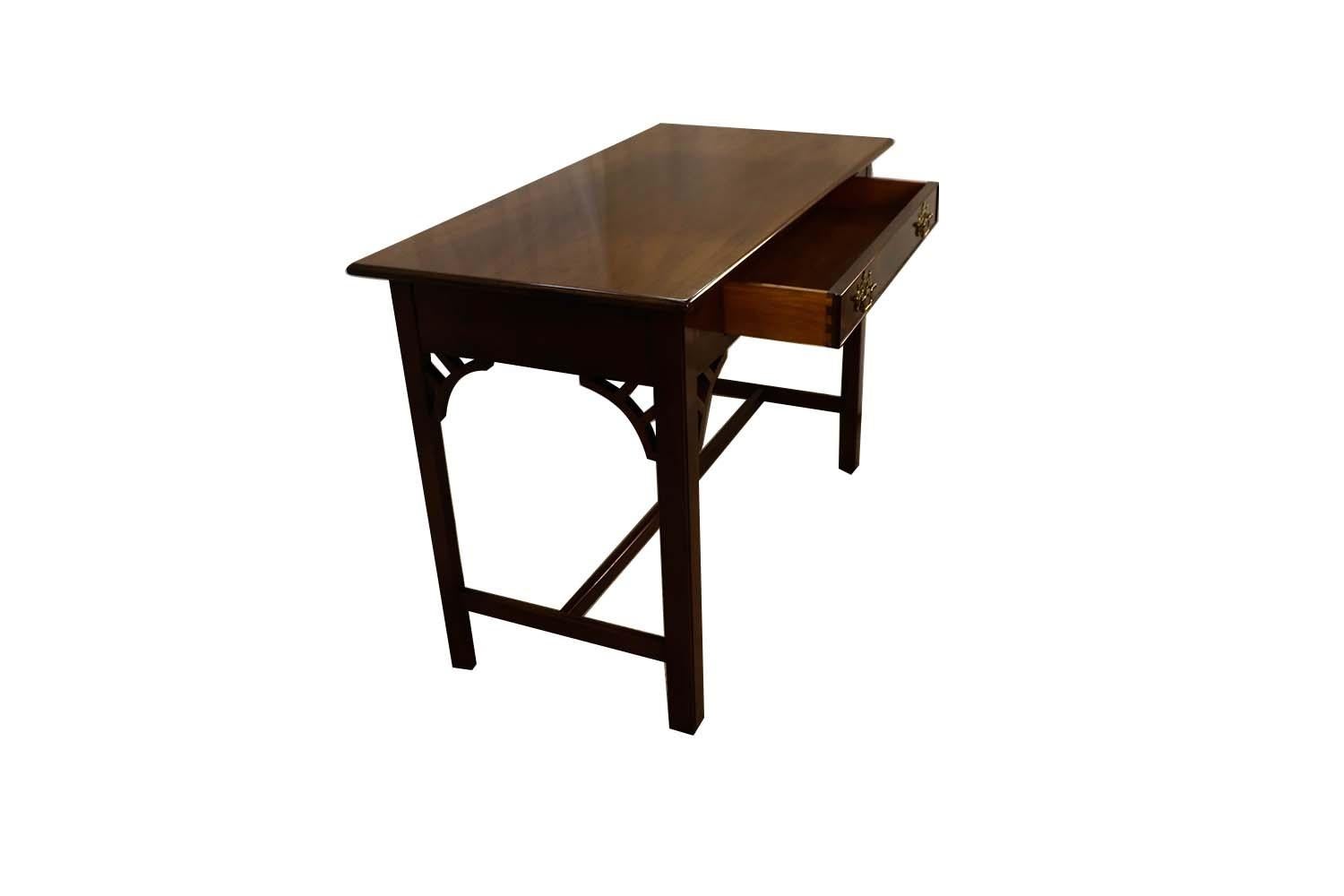 Mid-18th Century Kittinger Colonial Williamsburg Mahogany Console Traditional Table Desk
