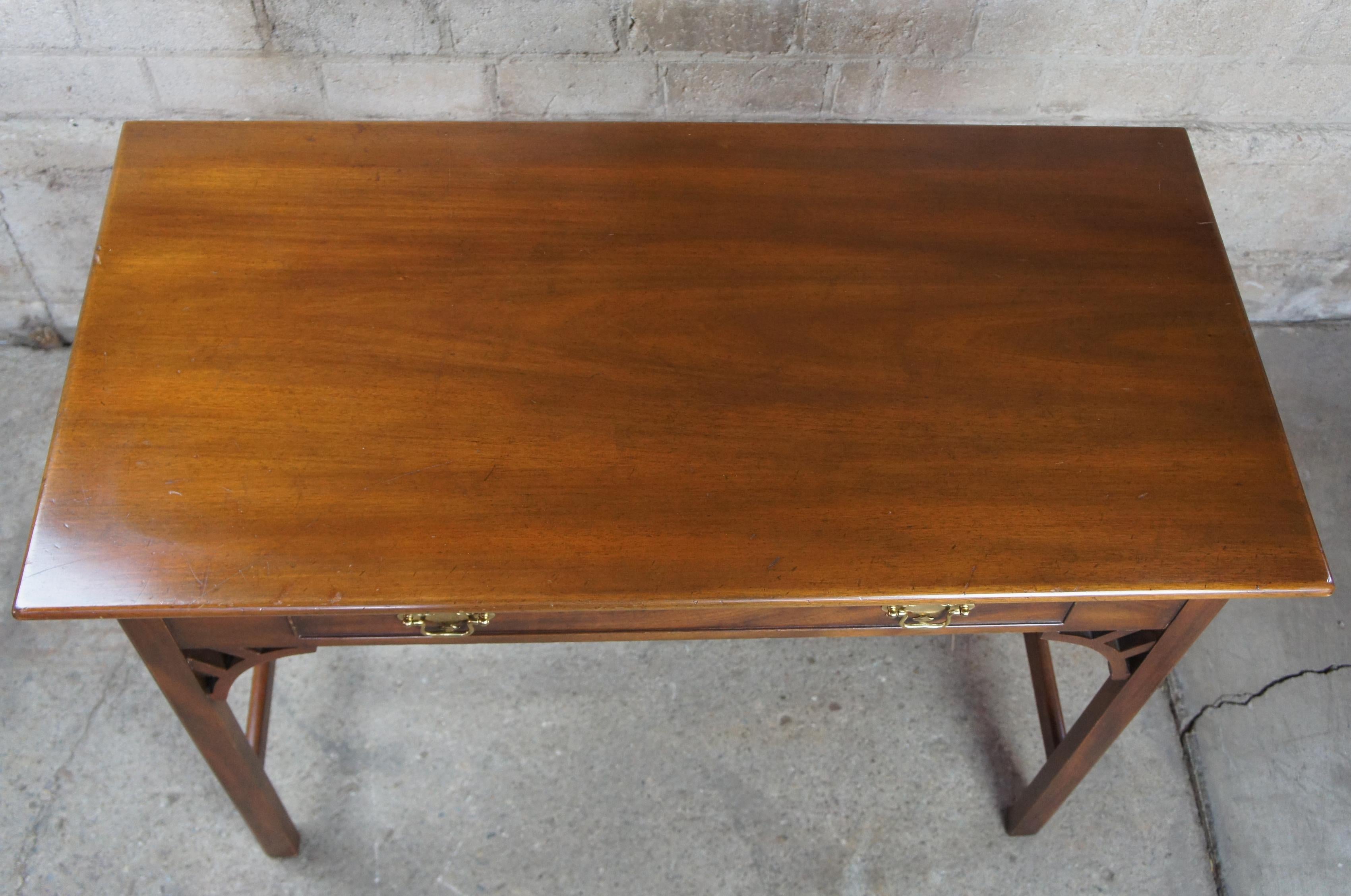 Kittinger Colonial Williamsburg Mahogany Console Traditional Table or Desk In Good Condition In Dayton, OH