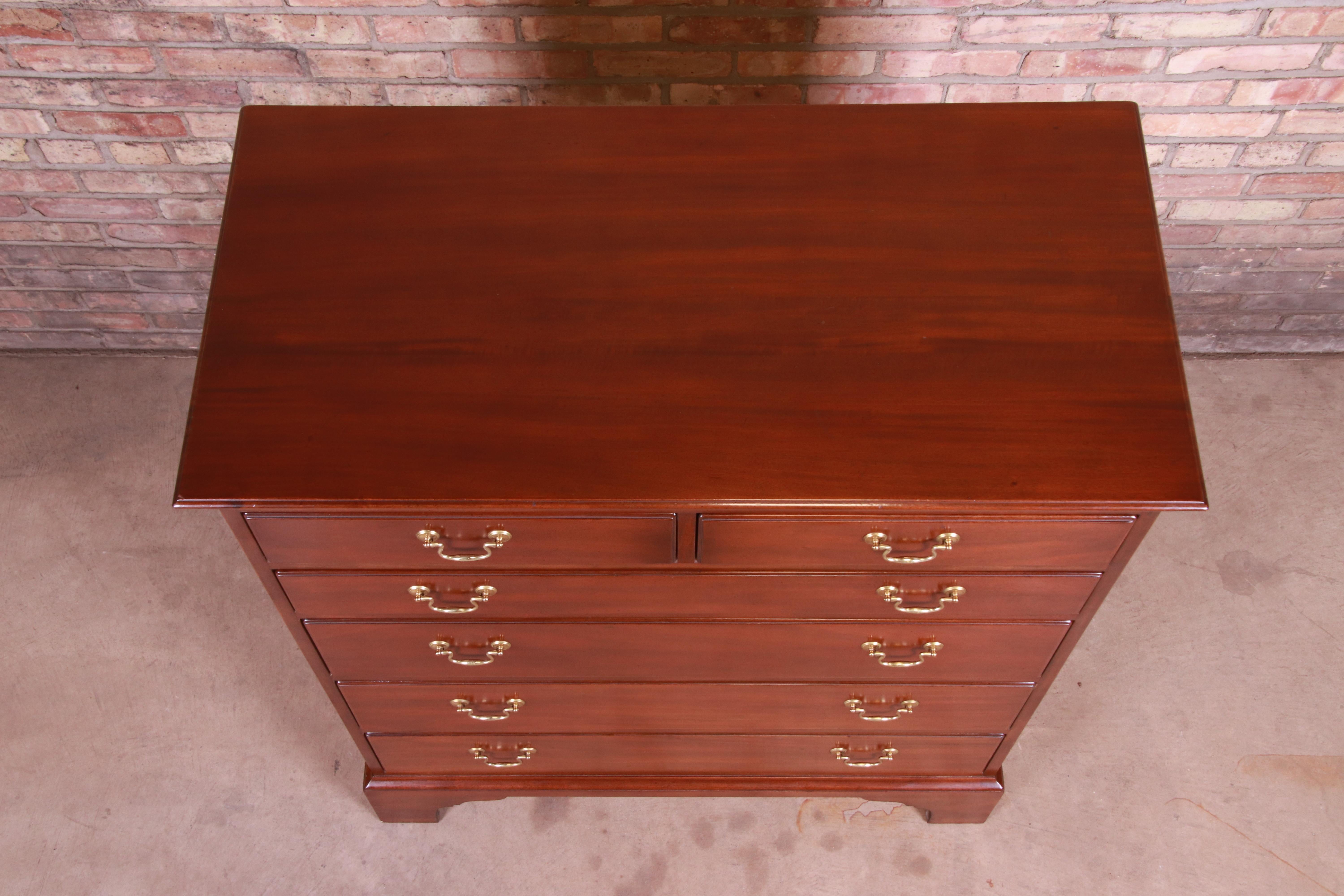 Kittinger Colonial Williamsburg Mahogany Highboy Dresser In Good Condition In South Bend, IN