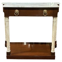 Console in mogano in stile classico con pilastri di Kittinger Custom Marble Top