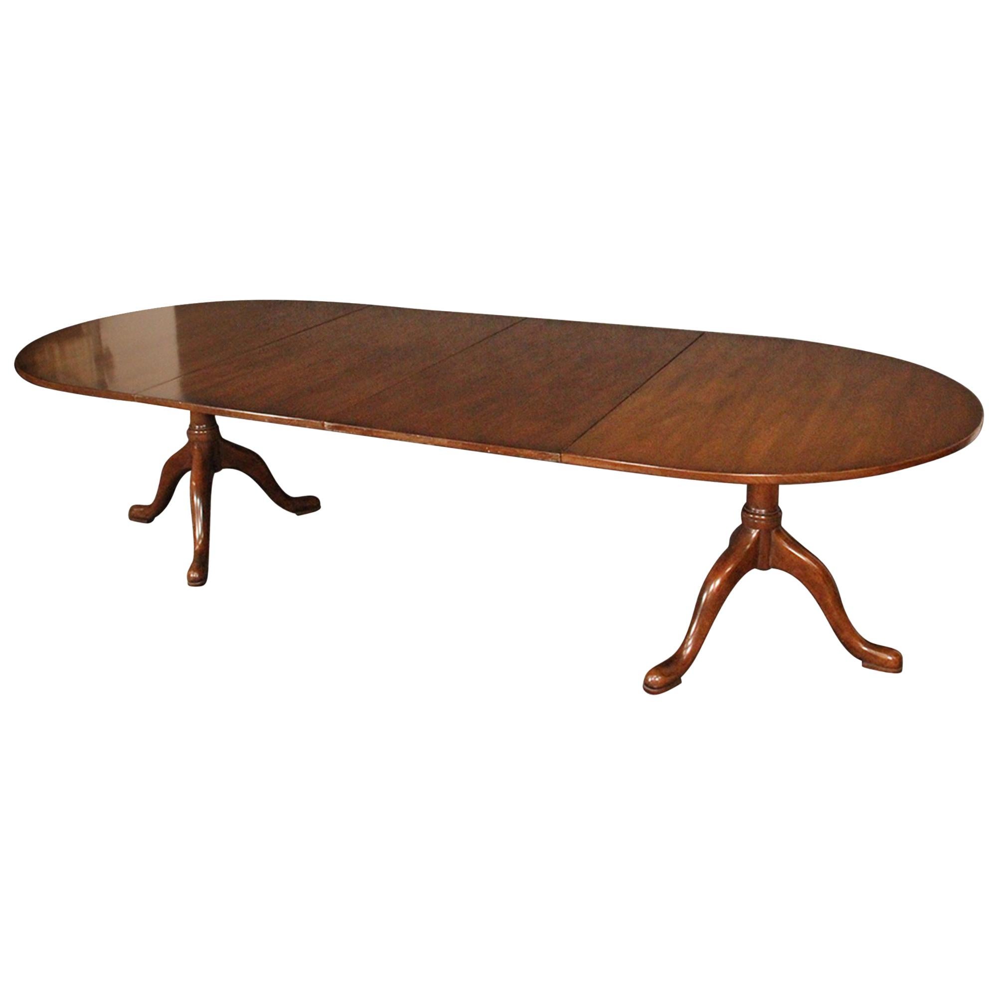 Kittinger CW Solid Mahogany Georgian Queen Anne Style Dining Table with 2 Leaves