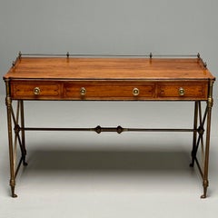 Kittinger, Régence anglaise, bureau de campagne, bois de rose, bois satiné, laiton, USA années 1950