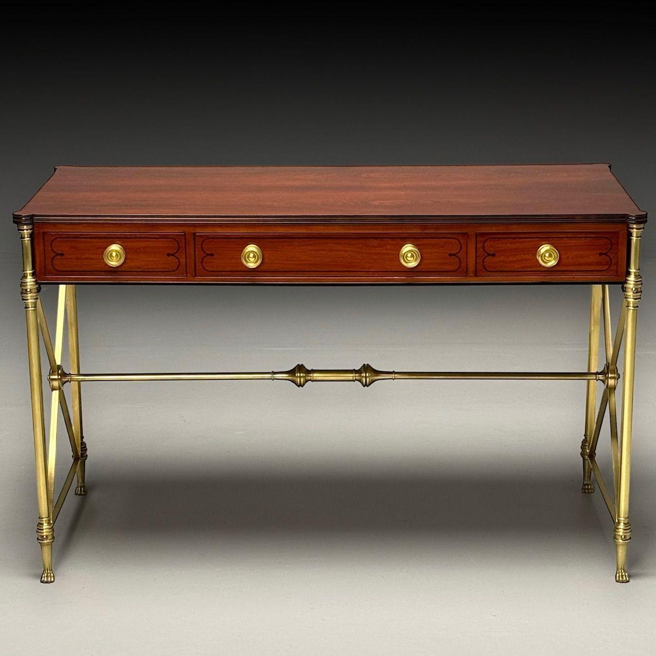 Kittinger, English Regency, Campaign Desk, Rosewood, Satinwood, Brass, USA 1950s

Regency campaign desk designed and produced by Kittinger in the United States, circa 1950s. This desk is comprised of rosewood and satinwood with ebonized drawer