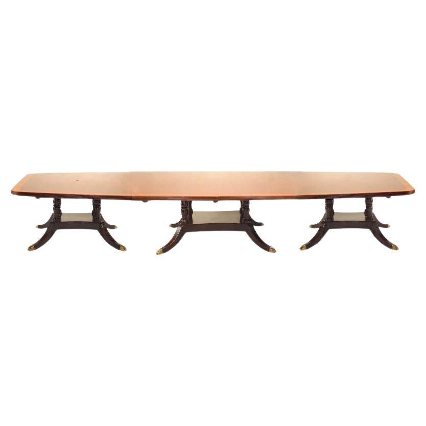 Table de conférence Kittinger en acajou, style Sheraton, XXe siècle en vente