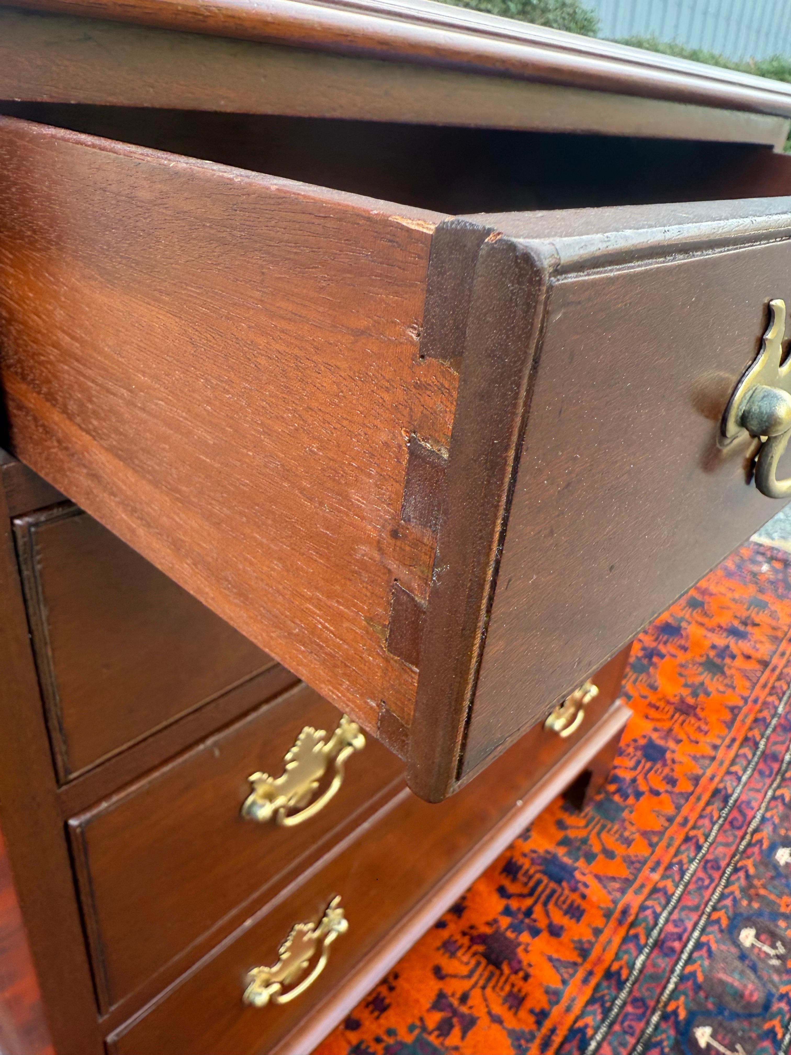 Baúl de cuatro cajones Kittinger Estadounidense en venta