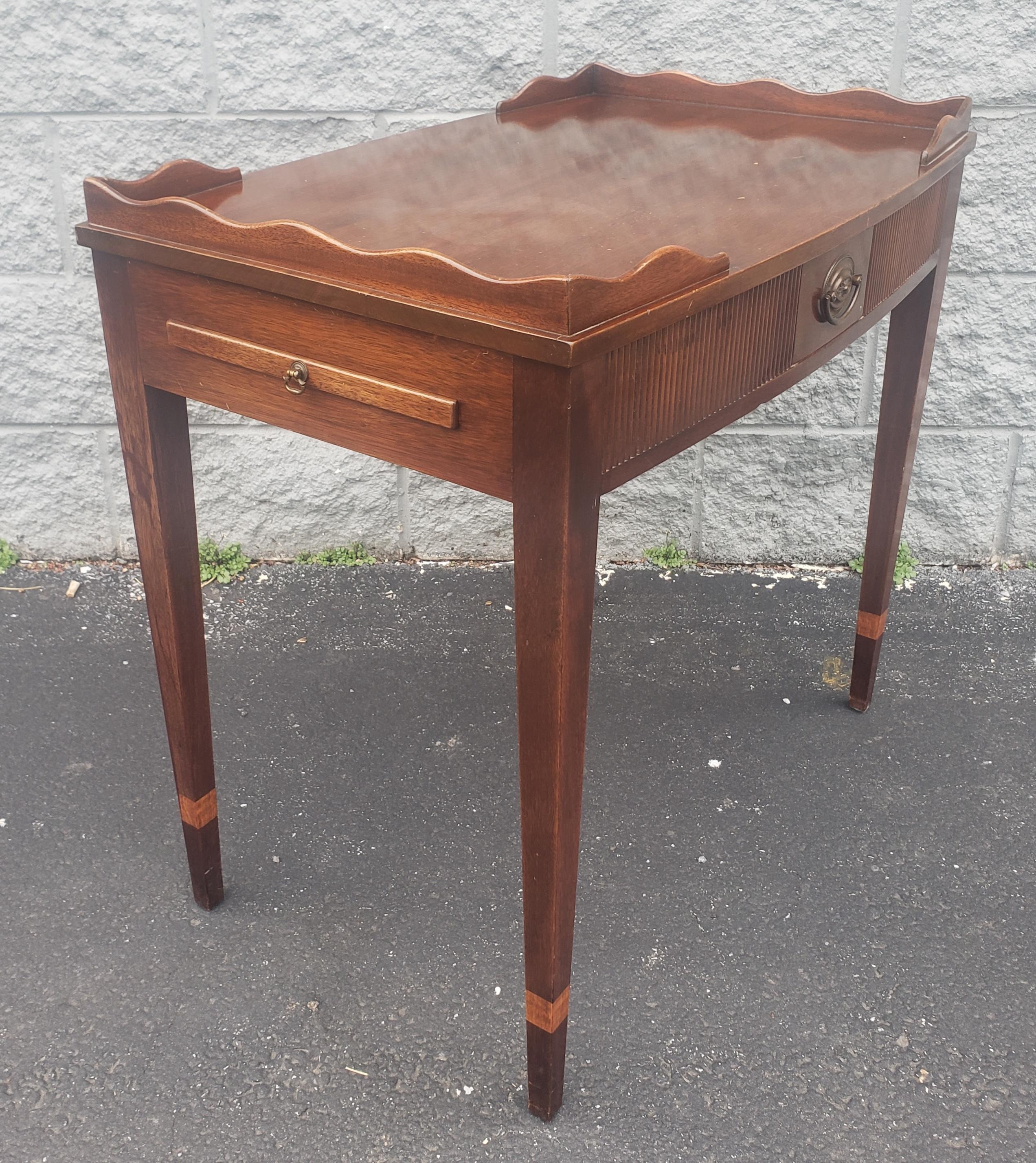 Kittinger George III Mahogany Single Drawer Galleried Tea Table w Pull-Out Trays In Good Condition For Sale In Germantown, MD