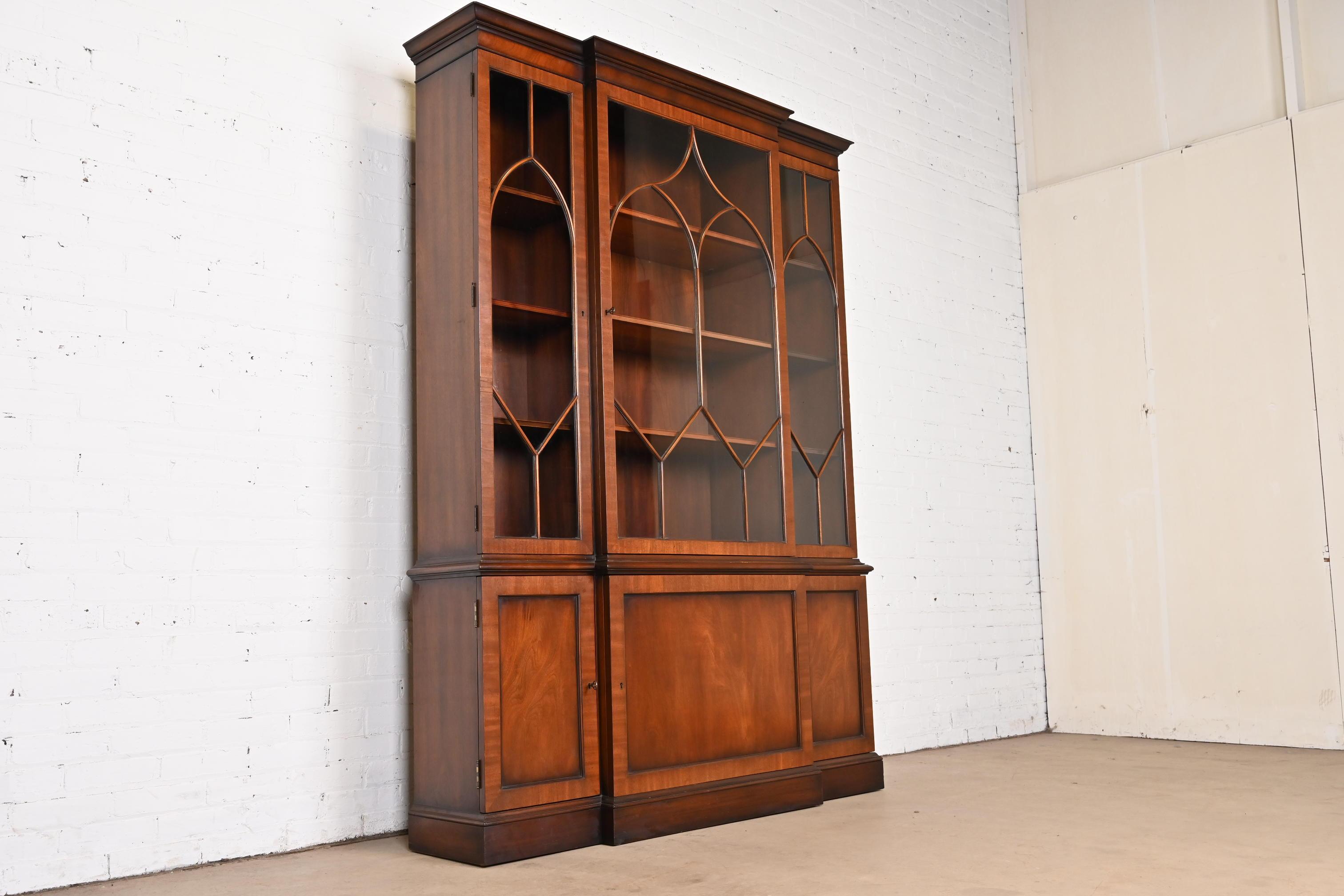 American Kittinger Georgian Carved Mahogany Breakfront Bookcase Cabinet, Circa 1960s For Sale