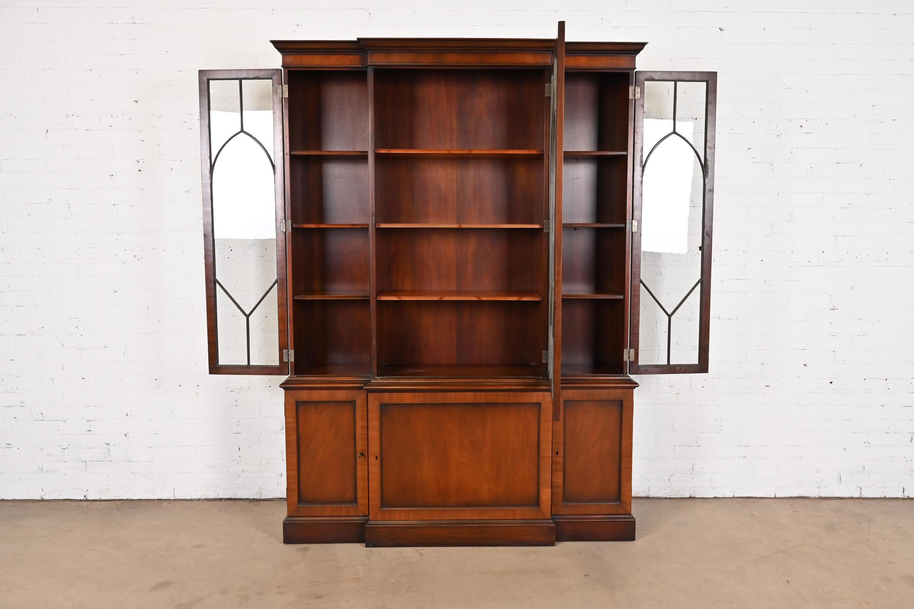 Glass Kittinger Georgian Carved Mahogany Breakfront Bookcase Cabinet, Circa 1960s For Sale