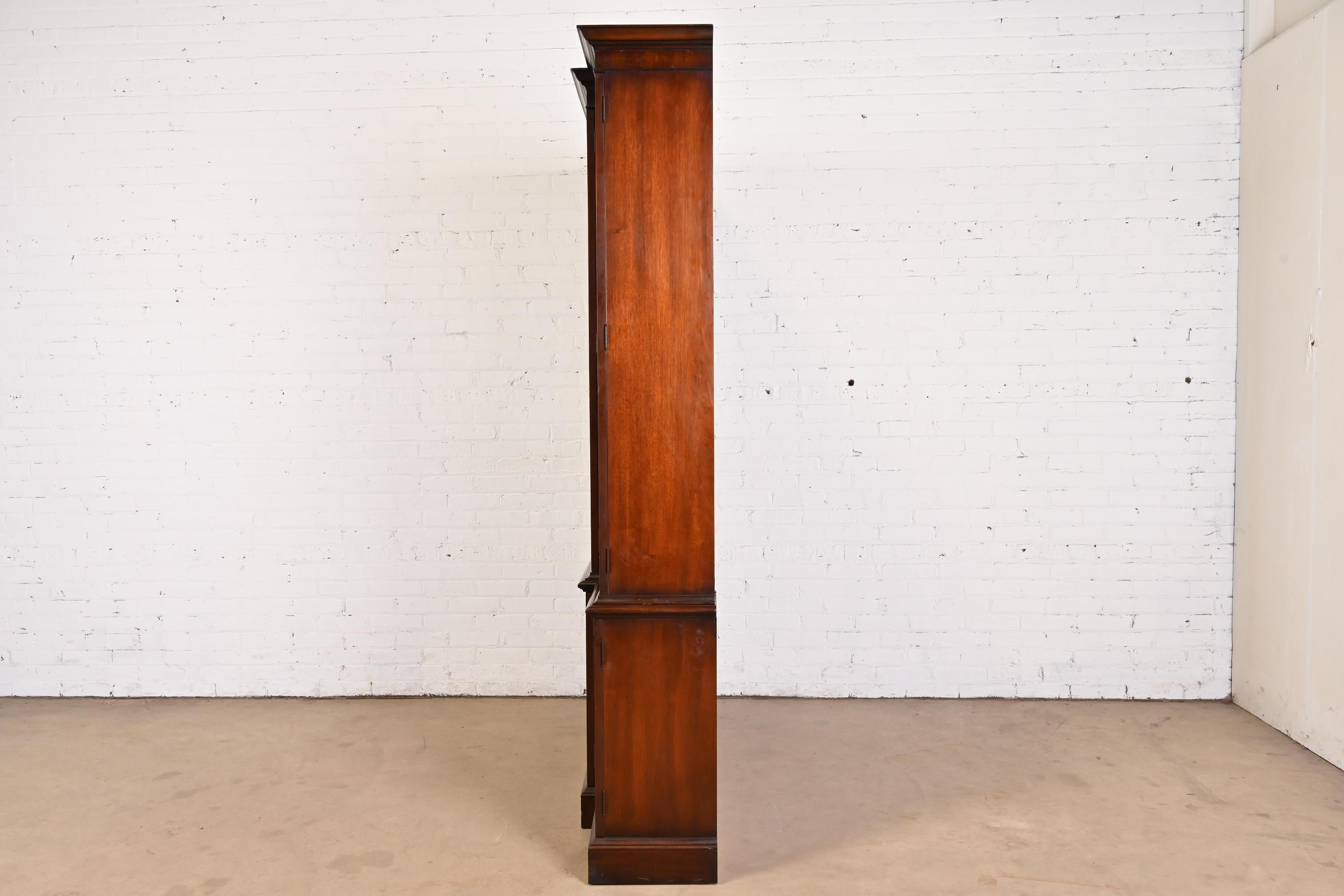 Kittinger Georgian Carved Mahogany Breakfront Bookcase Cabinet, Circa 1960s For Sale 3
