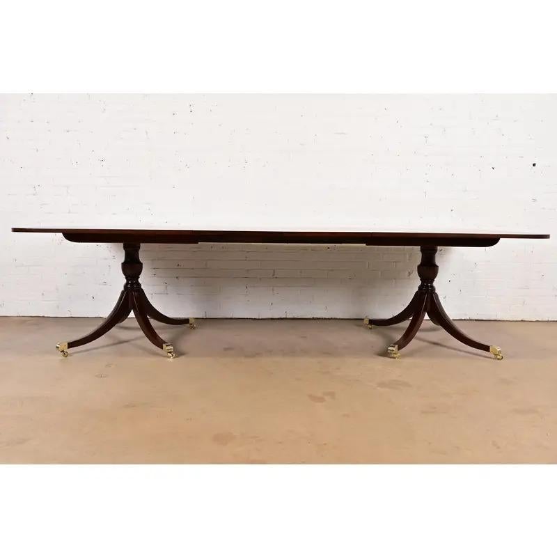 Kittinger Georgian Double Pedestal Extension Dining Table, Newly Refinished Georgiano en venta