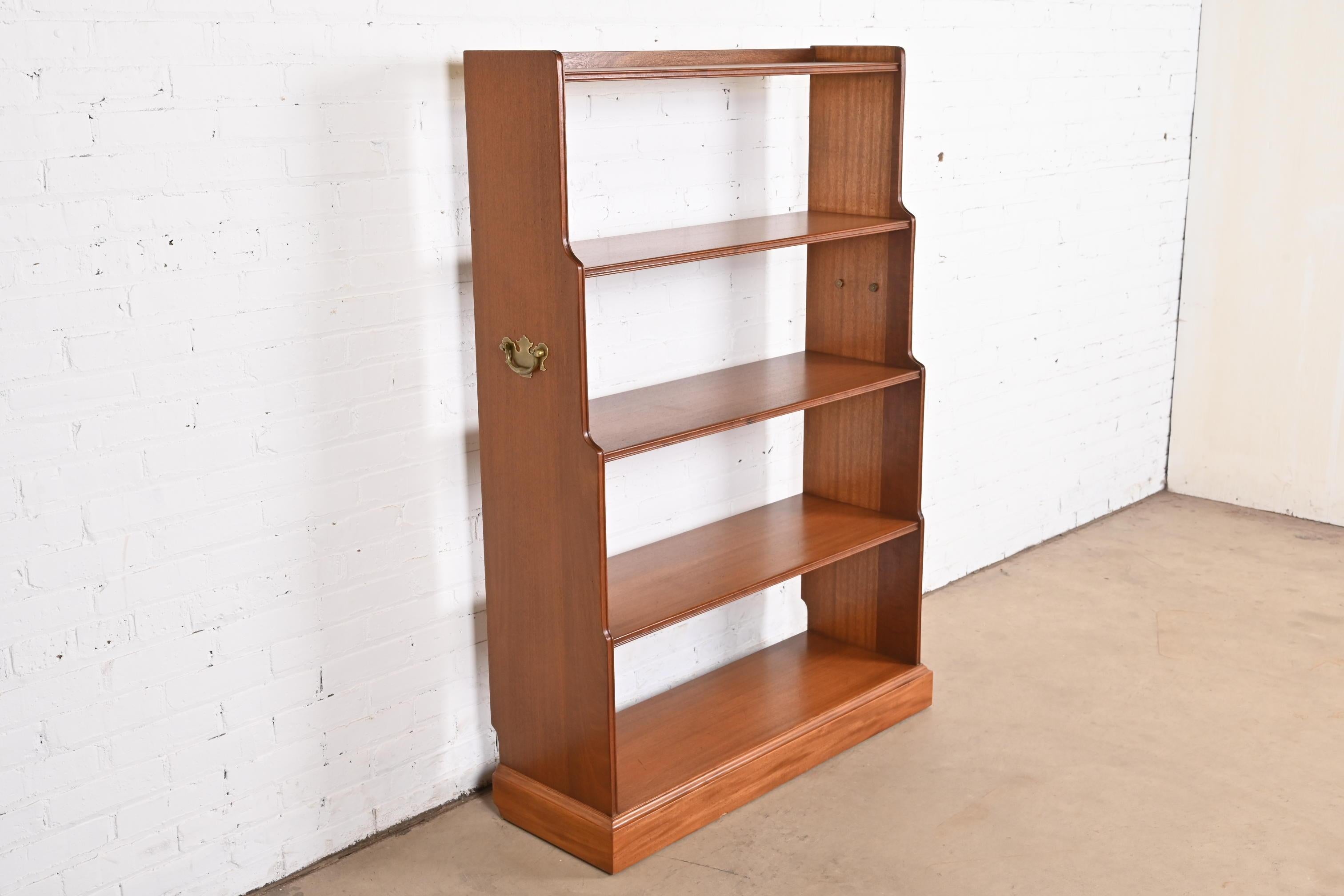 Kittinger Georgian Mahogany Bookcase or Etagere In Good Condition For Sale In South Bend, IN