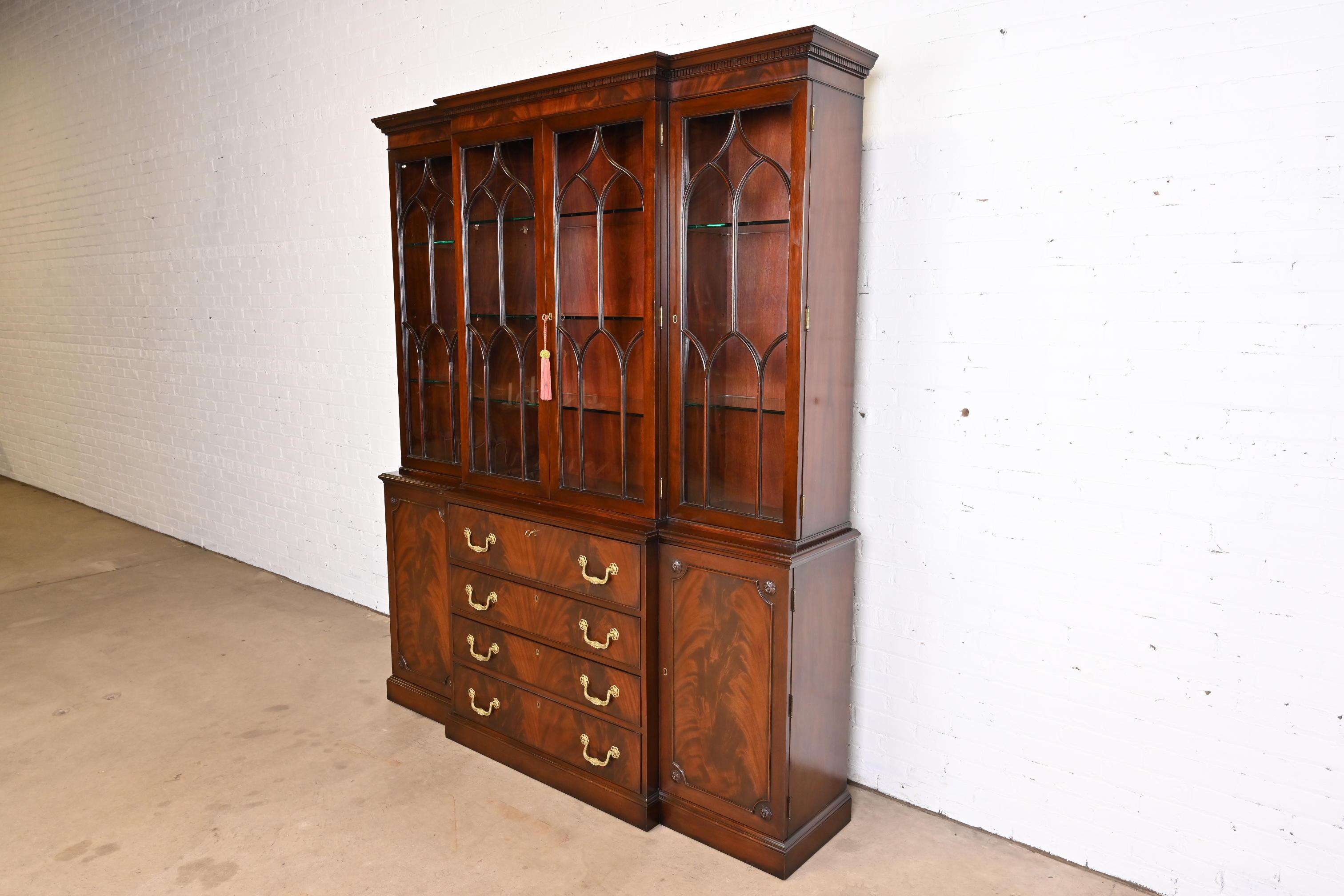 Kittinger Georgian Mahogany Breakfront Bookcase Cabinet with Secretary Desk In Good Condition In South Bend, IN