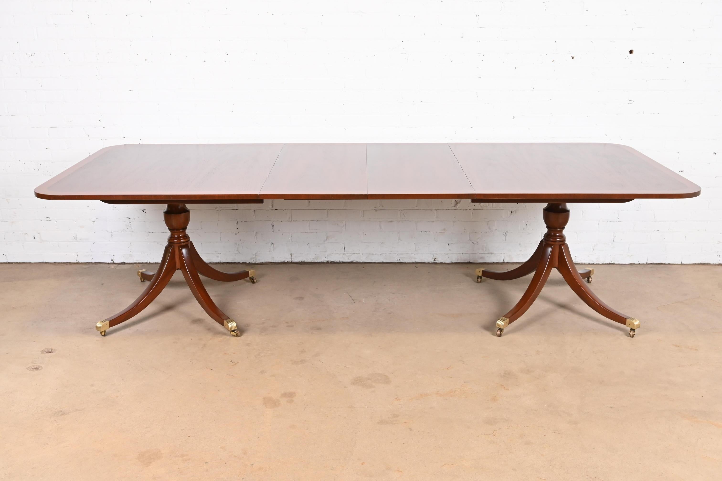 Kittinger Georgian Mahogany Double Pedestal Dining Table, Newly Refinished In Good Condition For Sale In South Bend, IN