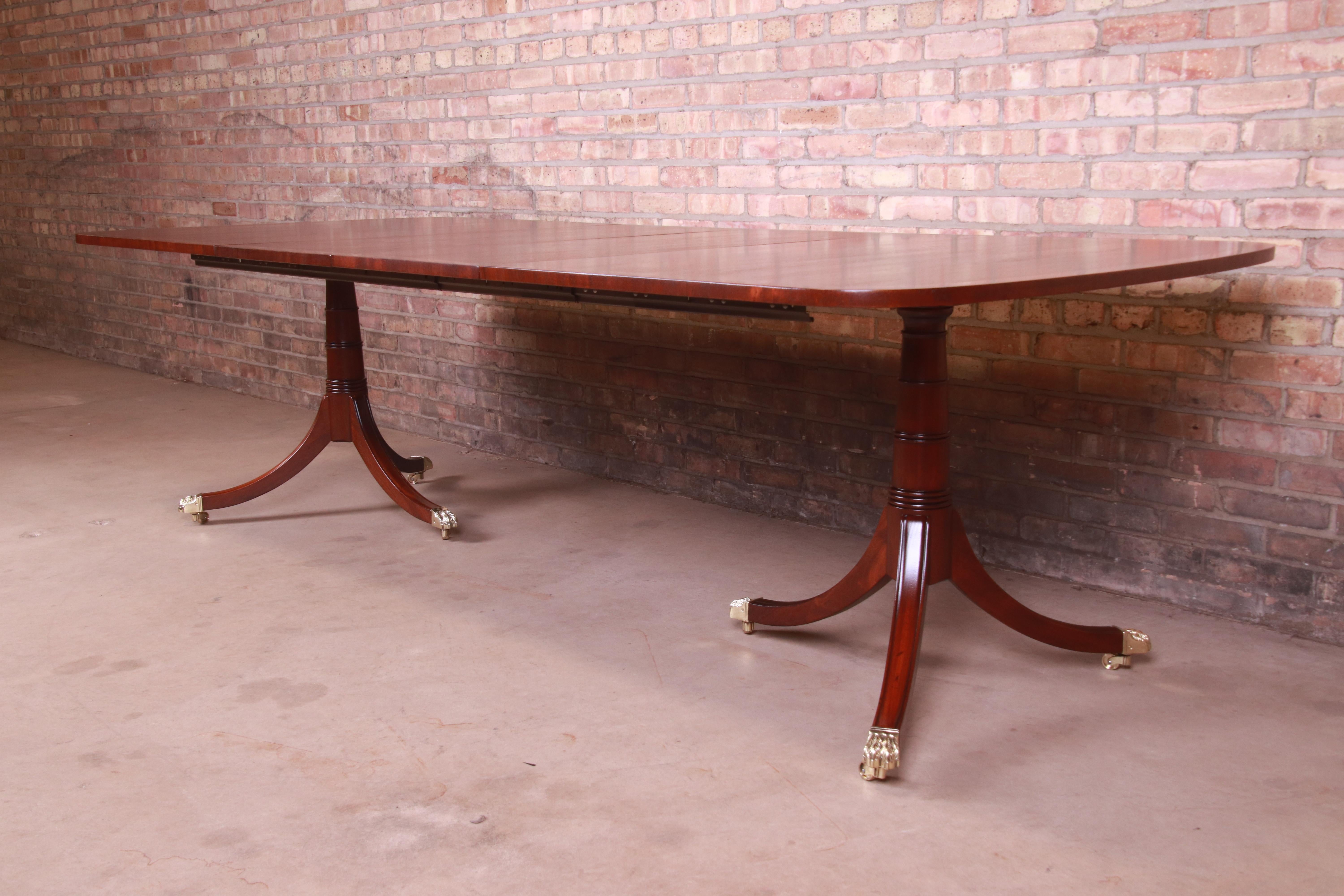 Kittinger Georgian Mahogany Double Pedestal Dining Table, Newly Refinished In Good Condition In South Bend, IN
