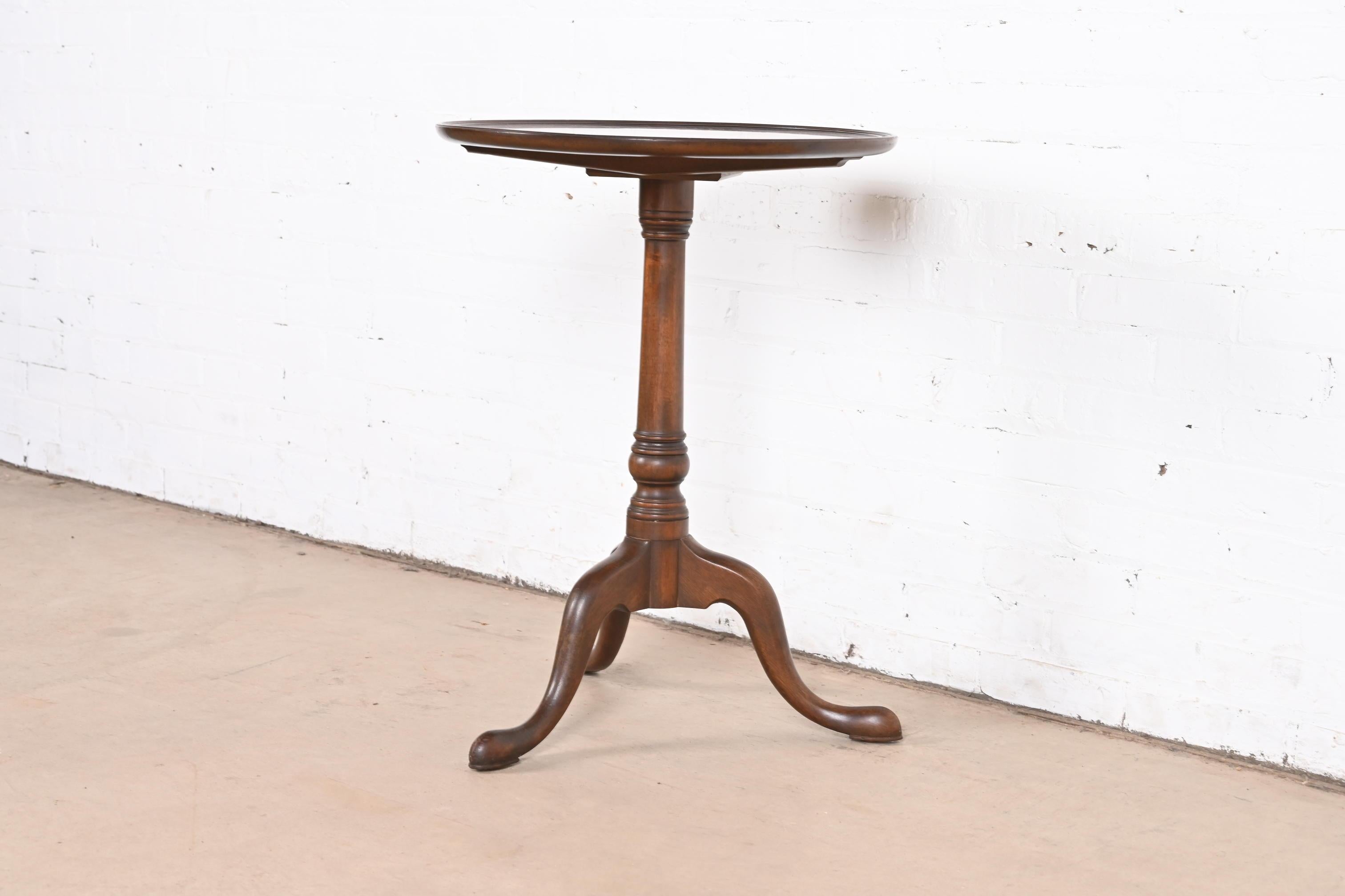 Mid-20th Century Kittinger Georgian Mahogany Pedestal Tea Table, Circa 1960s For Sale